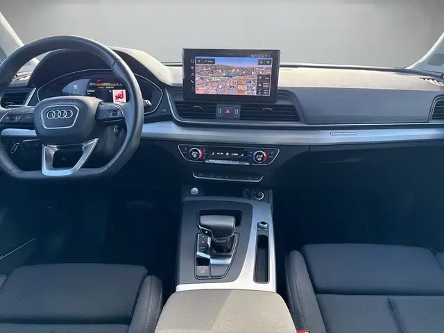 Audi Q5 view 9