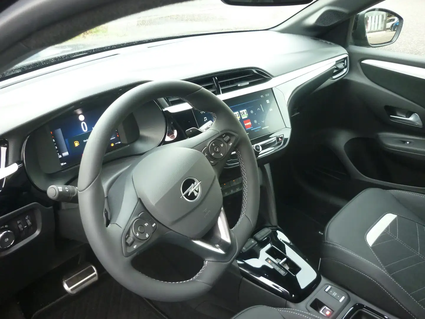 Opel Corsa 1.2 Direct Injection Turbo GS Schwarz - 2