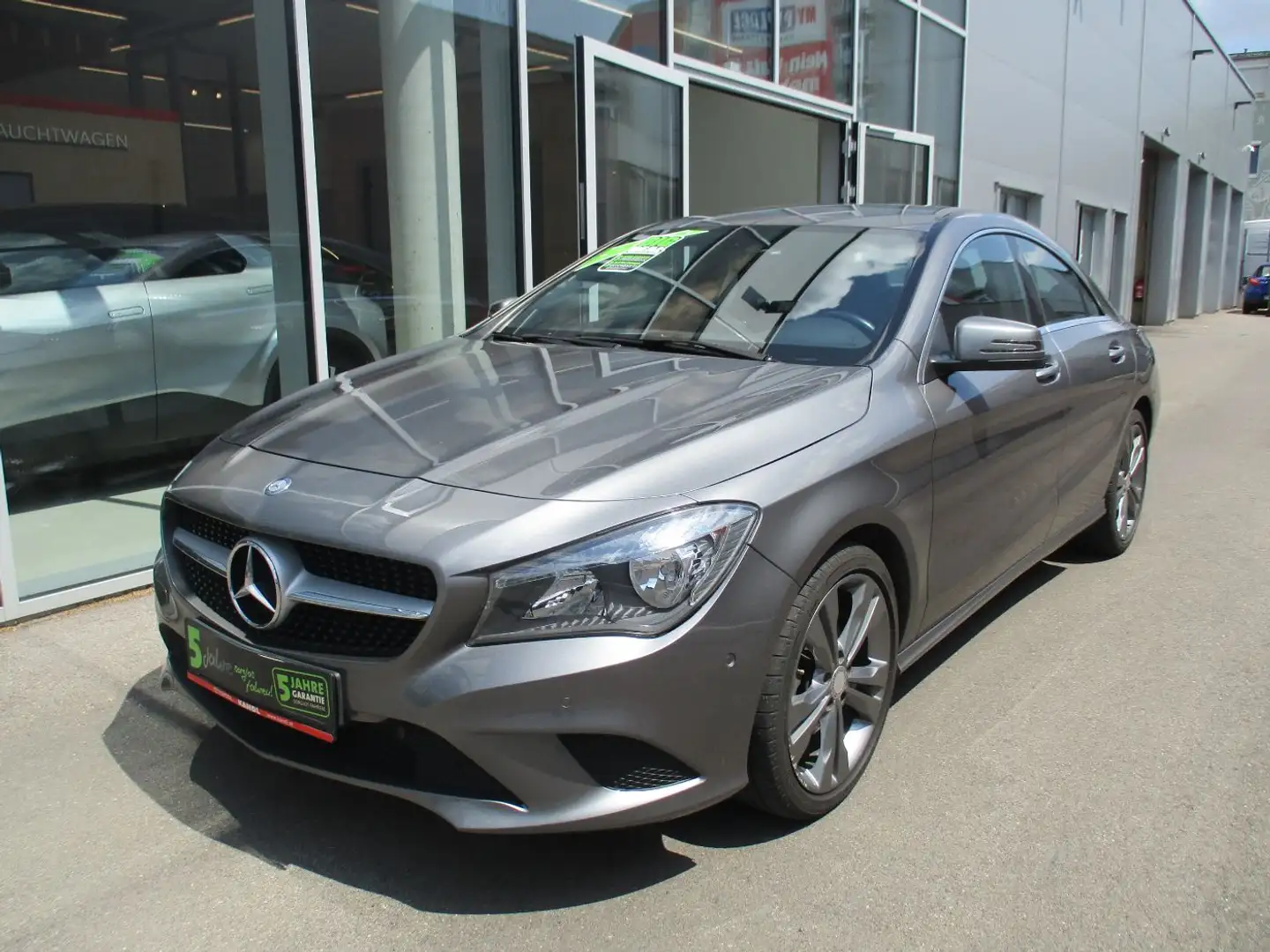 Mercedes-Benz CLA 180 Urban Navi+SHZ+KlimaA+LM+PDC+ParkAss Grau - 2