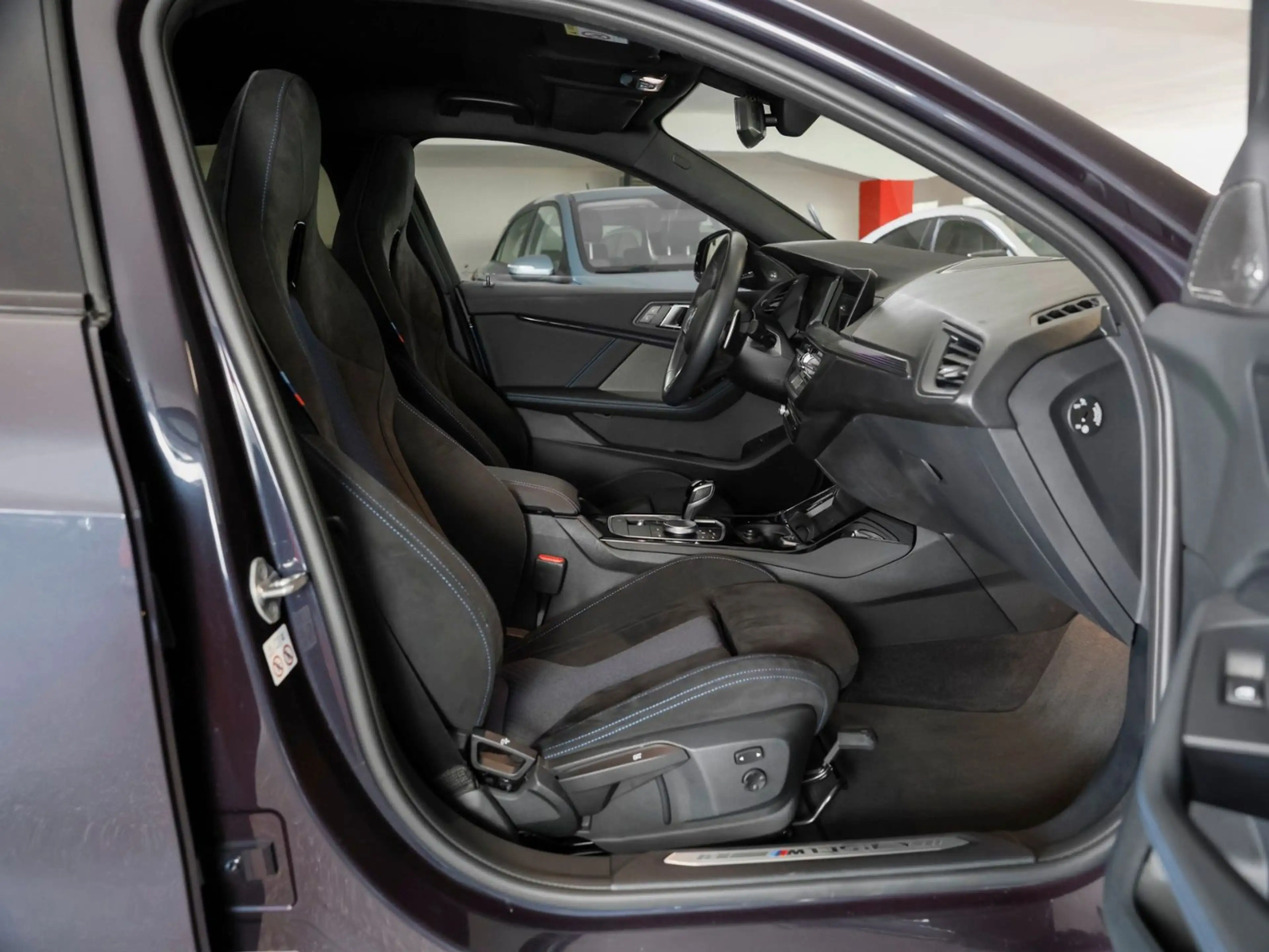 BMW 135 i xDrive*INDIVIDUAL-LED-HARMANK-SPORTSITZE* — photo 8