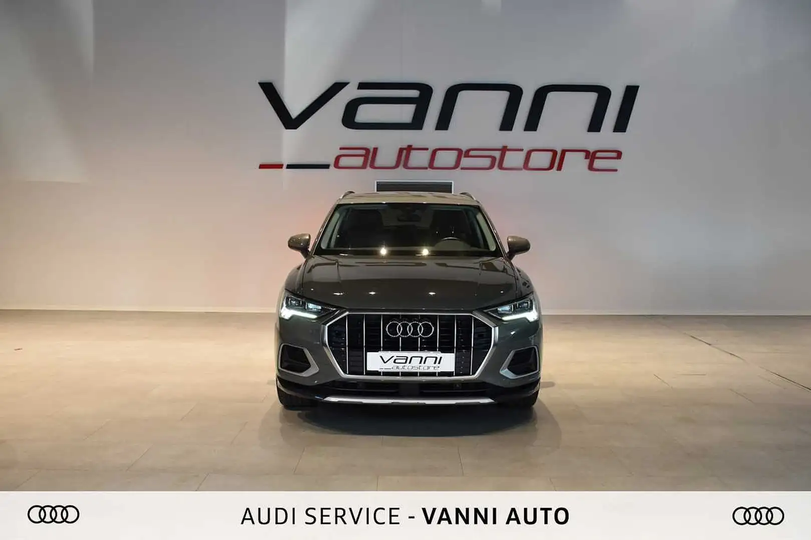 Audi Q3 35 TDI S Tronic Business Advanced Grigio - 2