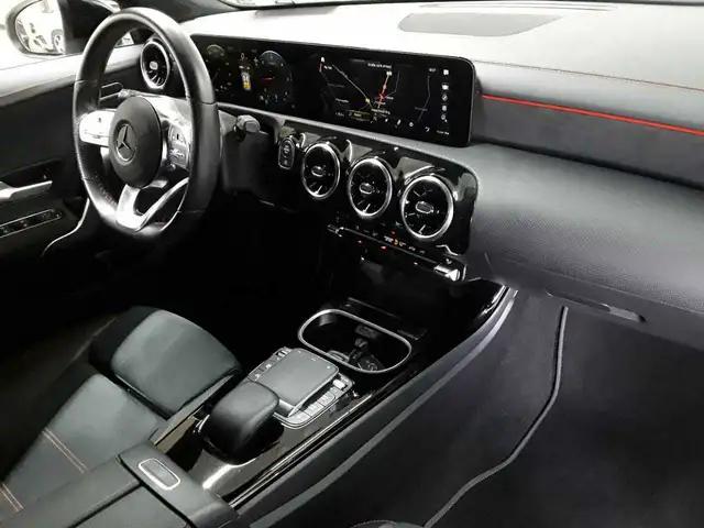 Mercedes-Benz 220 view 9