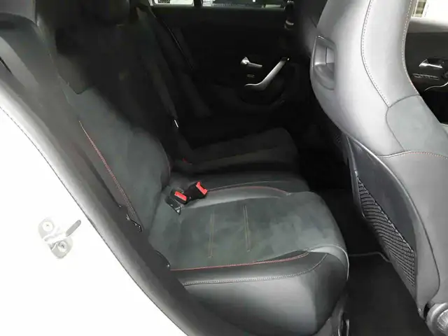Mercedes-Benz 220 view 14