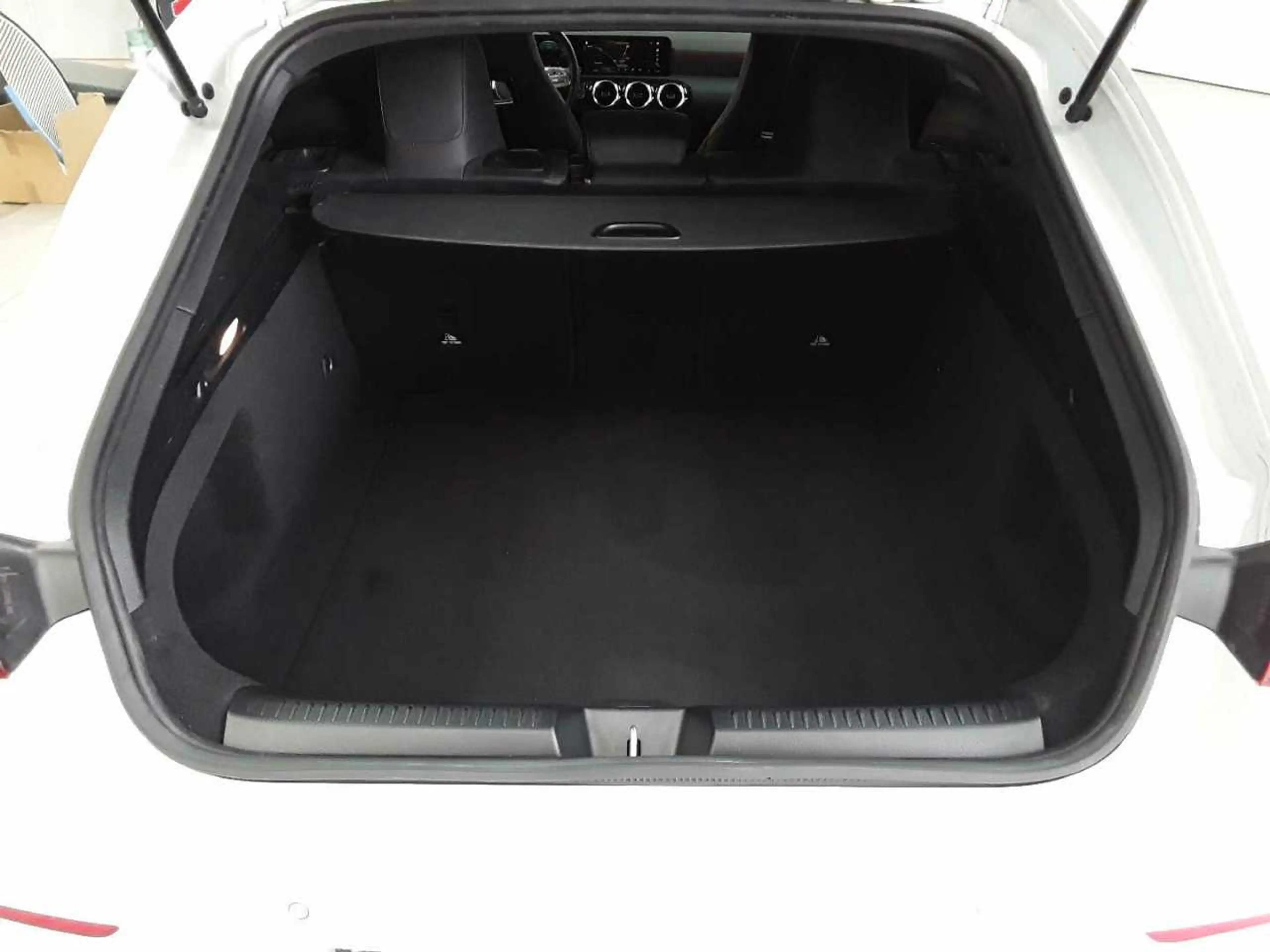 Mercedes-Benz CLA 220 CLA 220 d SB 8G-AMG BusiP MBUX Sound — photo 15
