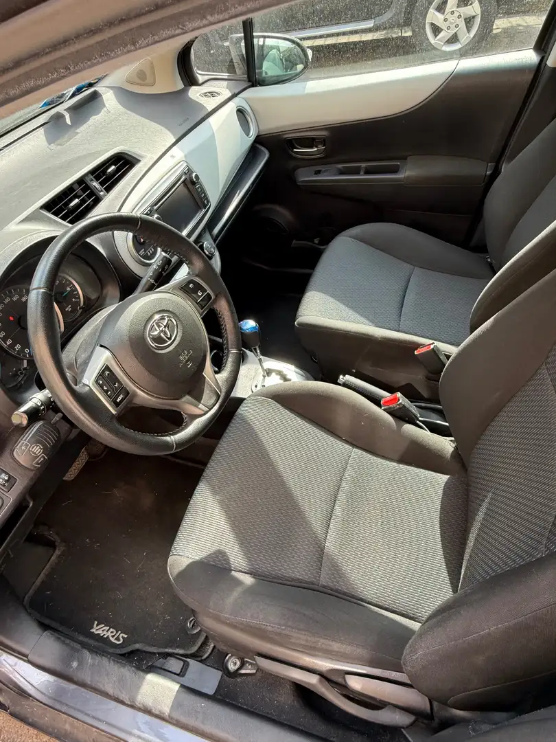 Toyota Yaris Yaris III 2011 5p 1.5h Lounge+ Gris - 2