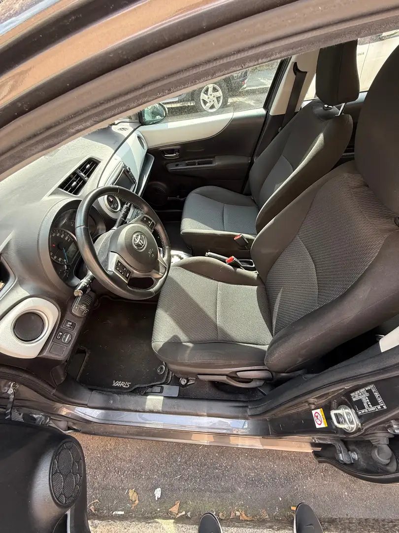 Toyota Yaris Yaris III 2011 5p 1.5h Lounge+ Gris - 1