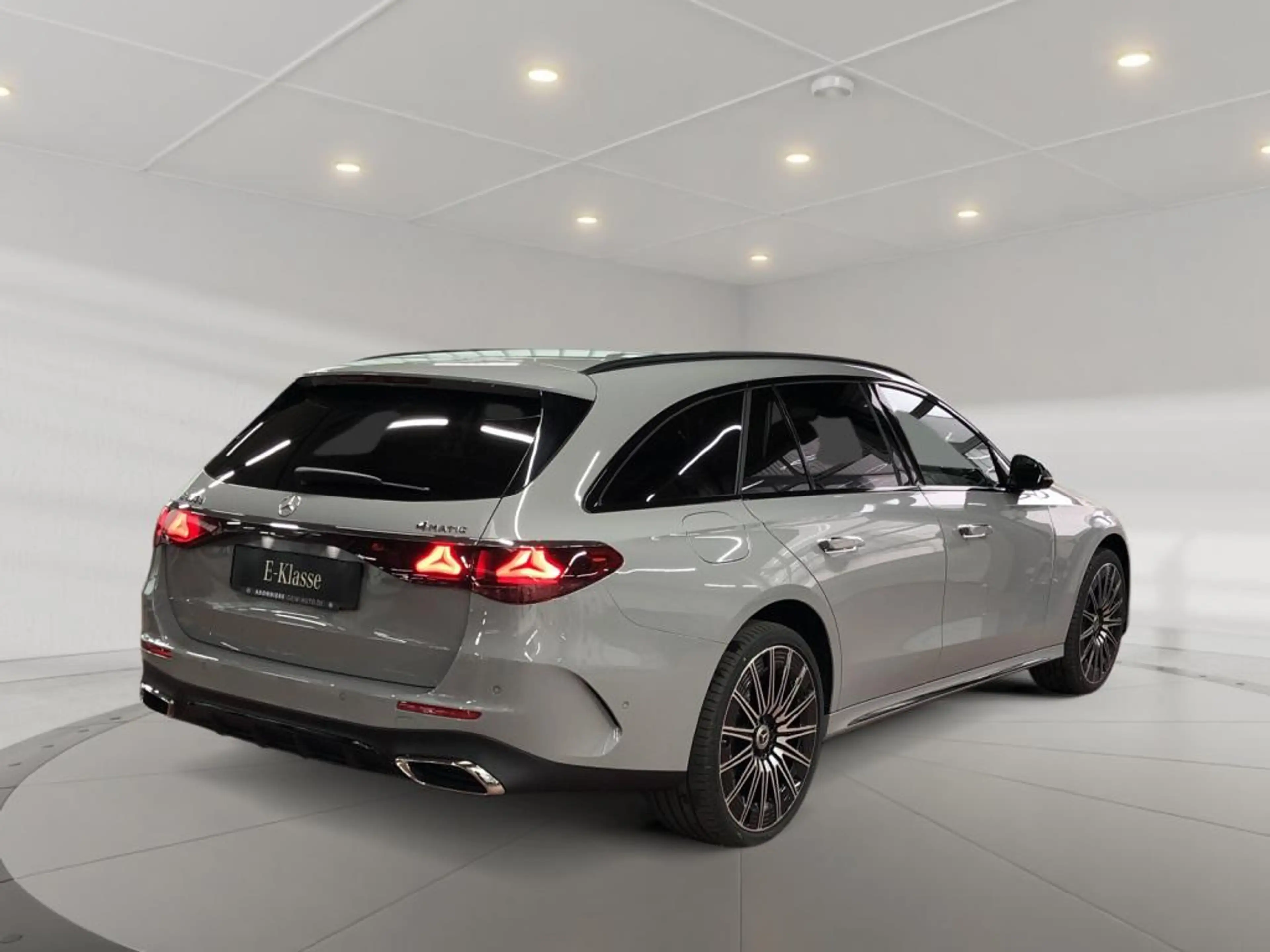Mercedes-Benz E 450 d 4MATIC T-Modell AMG+MBUX+Superscreen+AHK — photo 4