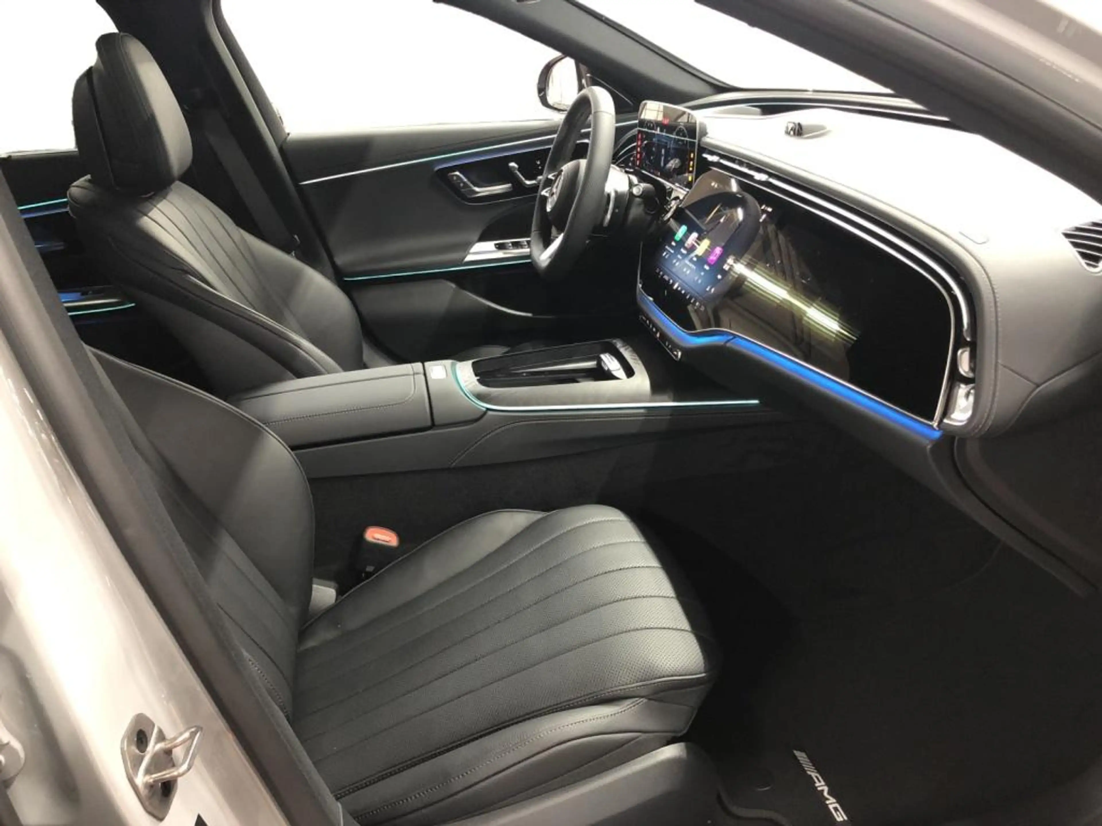 Mercedes-Benz E 450 d 4MATIC T-Modell AMG+MBUX+Superscreen+AHK — photo 5