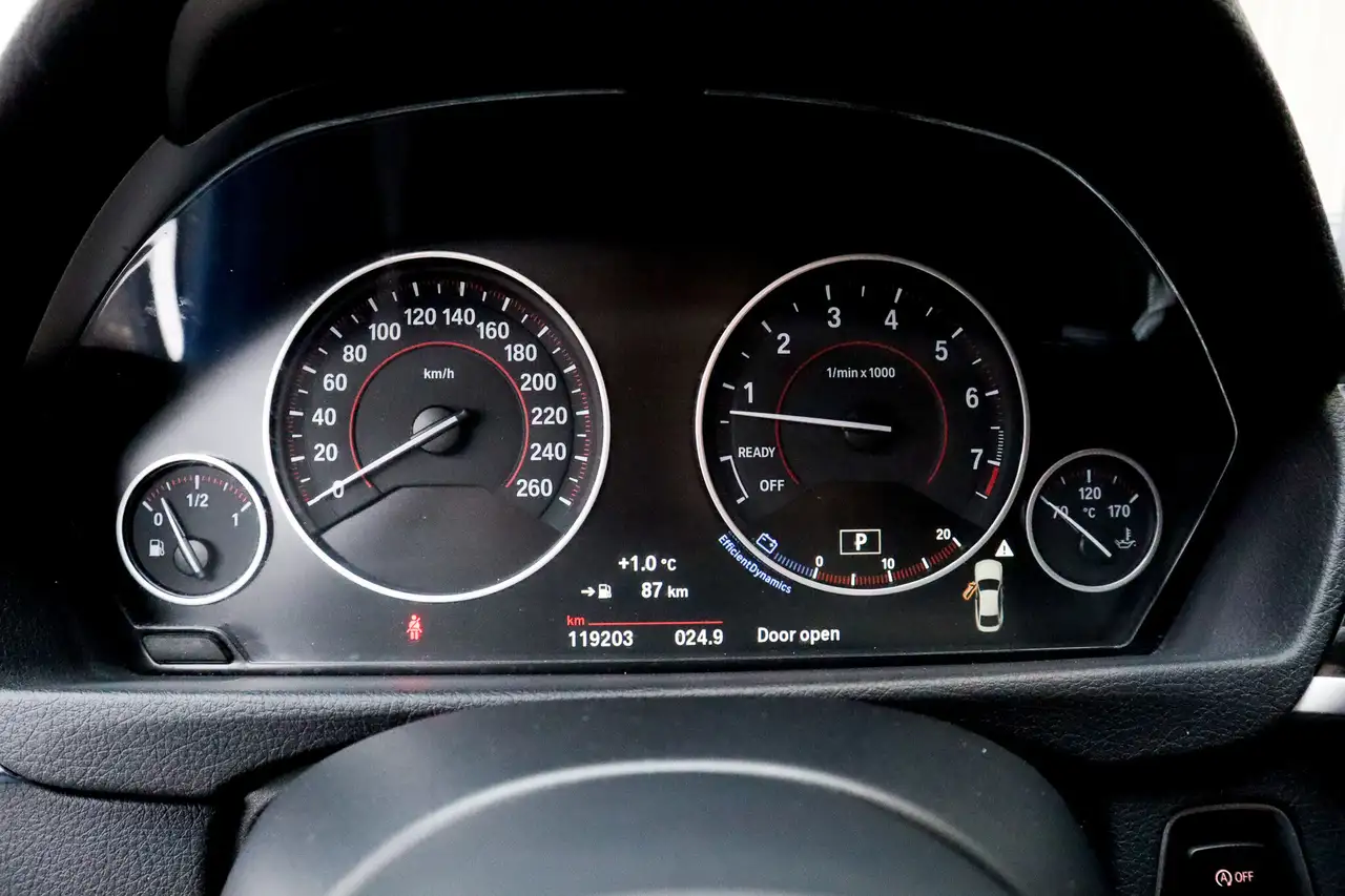 BMW 4 Series снимка BMW 4 Series