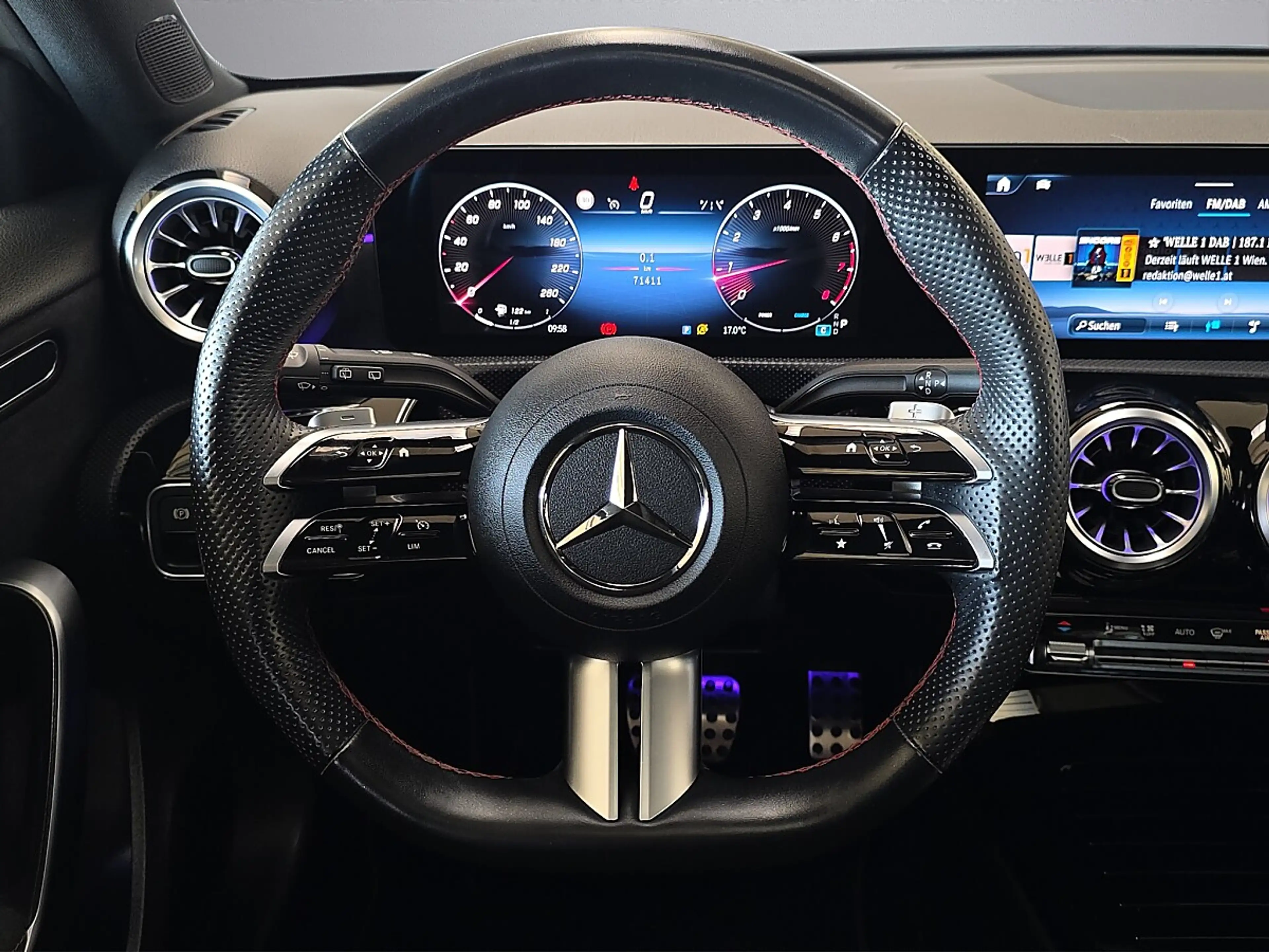 Mercedes-Benz A 180 48V AMG Line*PANORAMADACH/MULTIBEAM LED/1.BESITZ* — photo 15