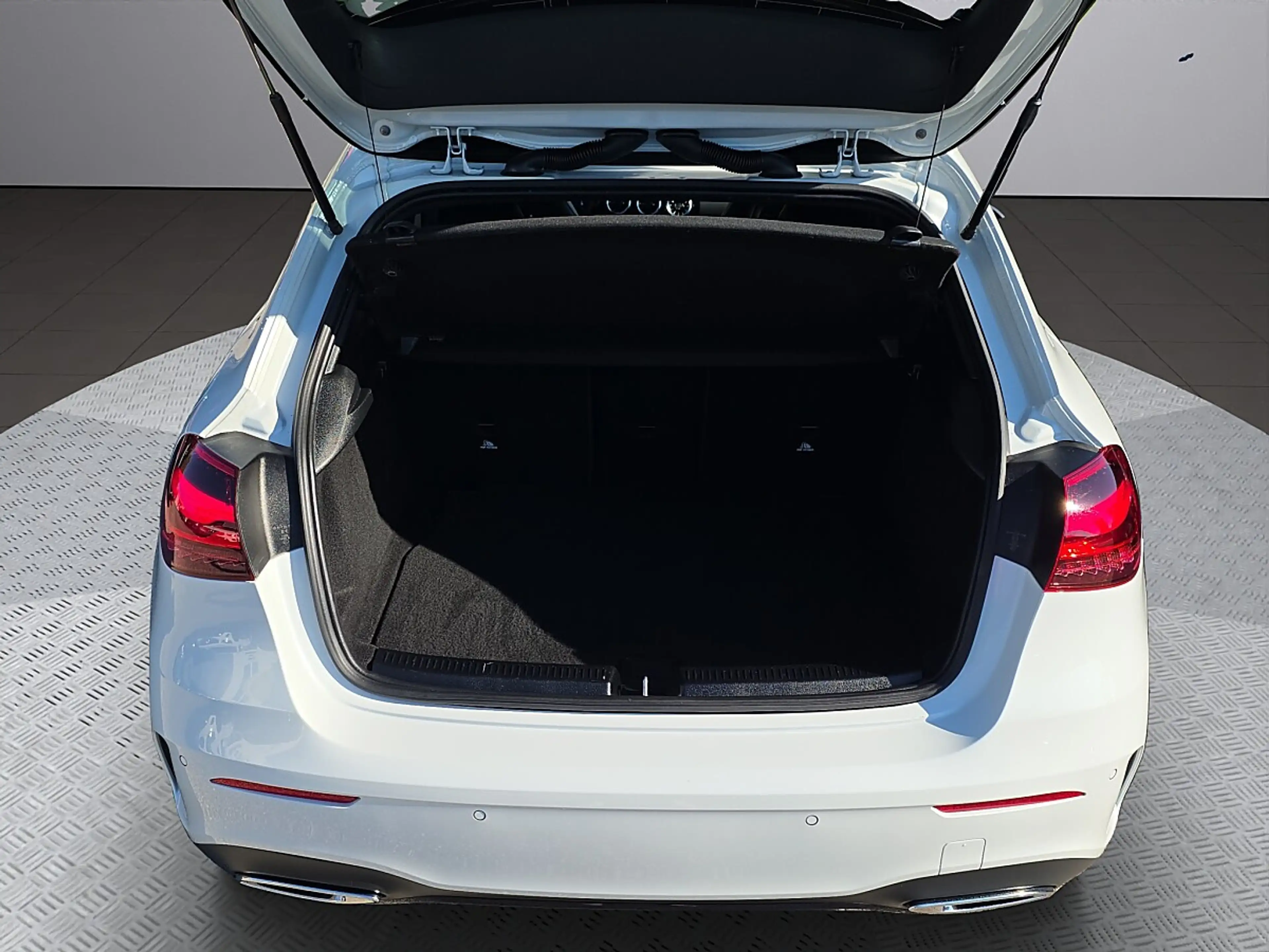 Mercedes-Benz A 180 48V AMG Line*PANORAMADACH/MULTIBEAM LED/1.BESITZ* — photo 10