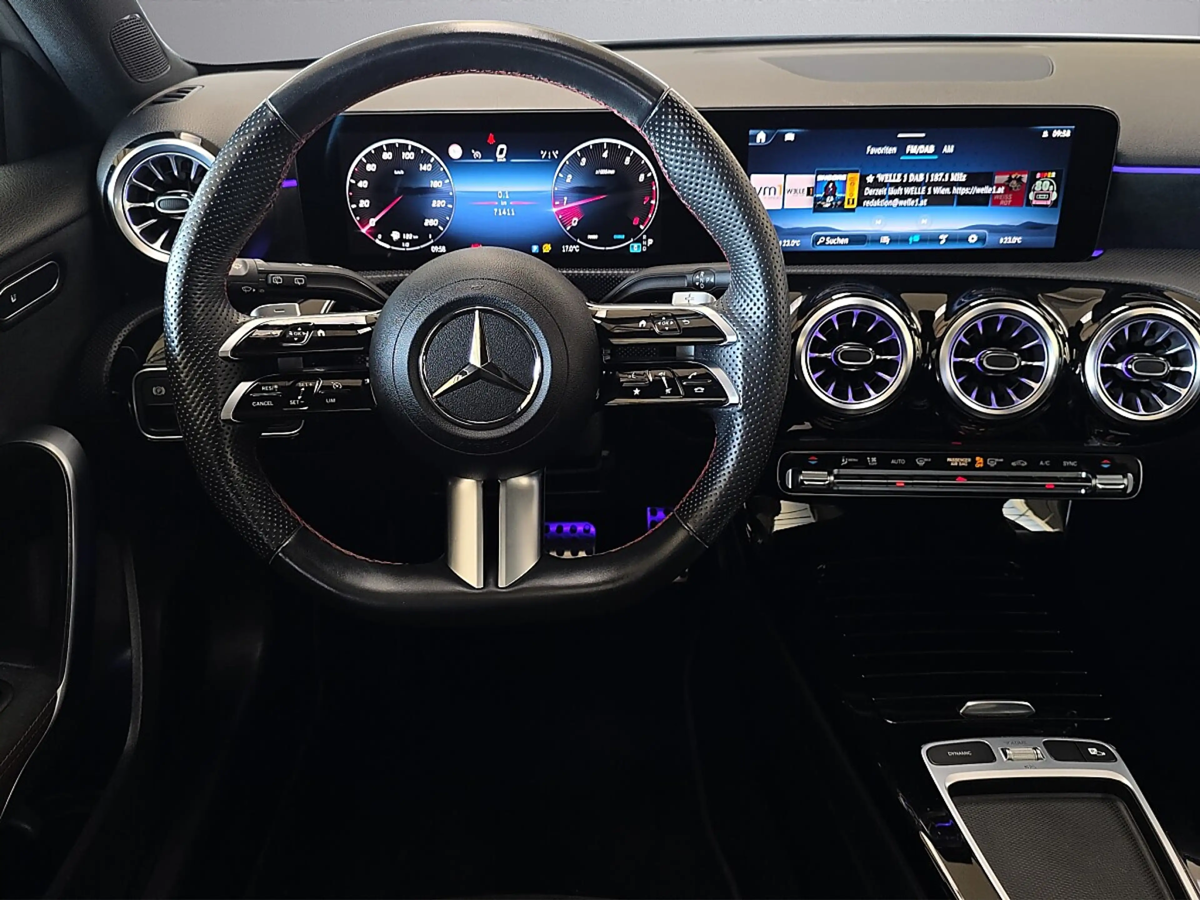 Mercedes-Benz A 180 48V AMG Line*PANORAMADACH/MULTIBEAM LED/1.BESITZ* — photo 14