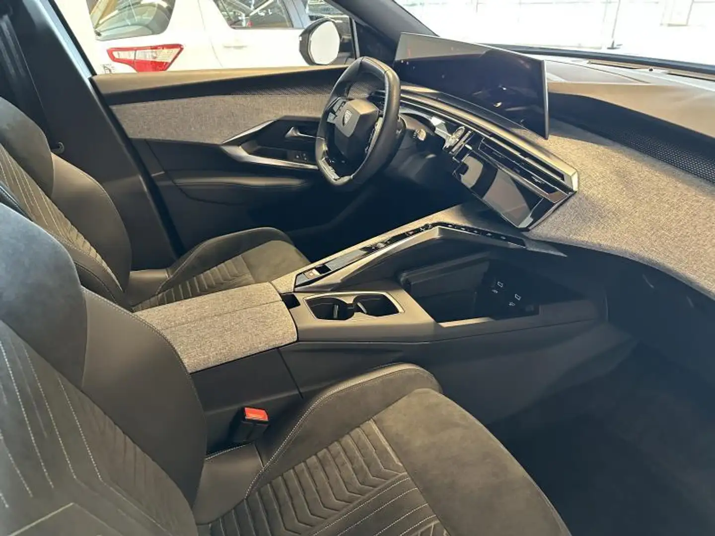 Peugeot 3008 GT 1.2 MHEV 136 e-DSC6 Gris - 2