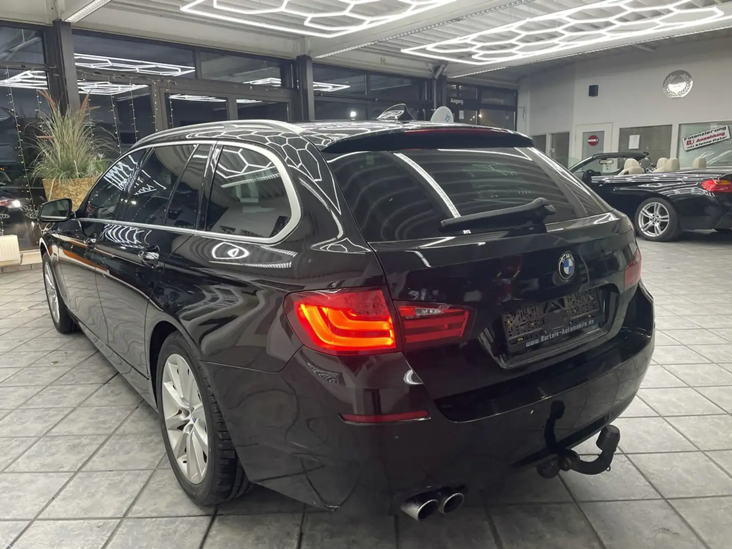 BMW 523 iA Touring, Leder, Navi, Panorama, AHK Schwarz - 2