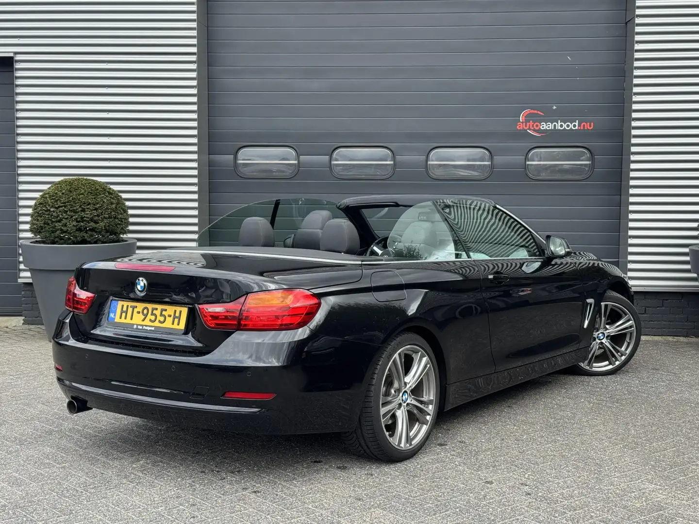 BMW 420 4-serie Cabrio 420i High Executive | Navigatie | L Zwart - 2
