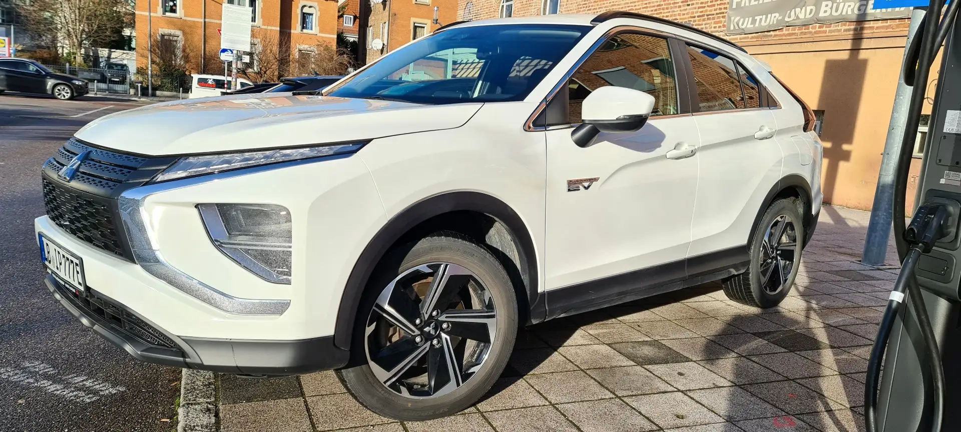Mitsubishi Eclipse Cross Plug-In Hybrid 4WD Intro Edition - 1