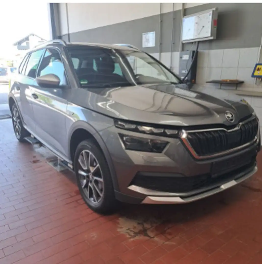 Skoda Kamiq 1.5 TSI DSG SCOUTLINE | NAVI | LED | ACC | Gris - 2