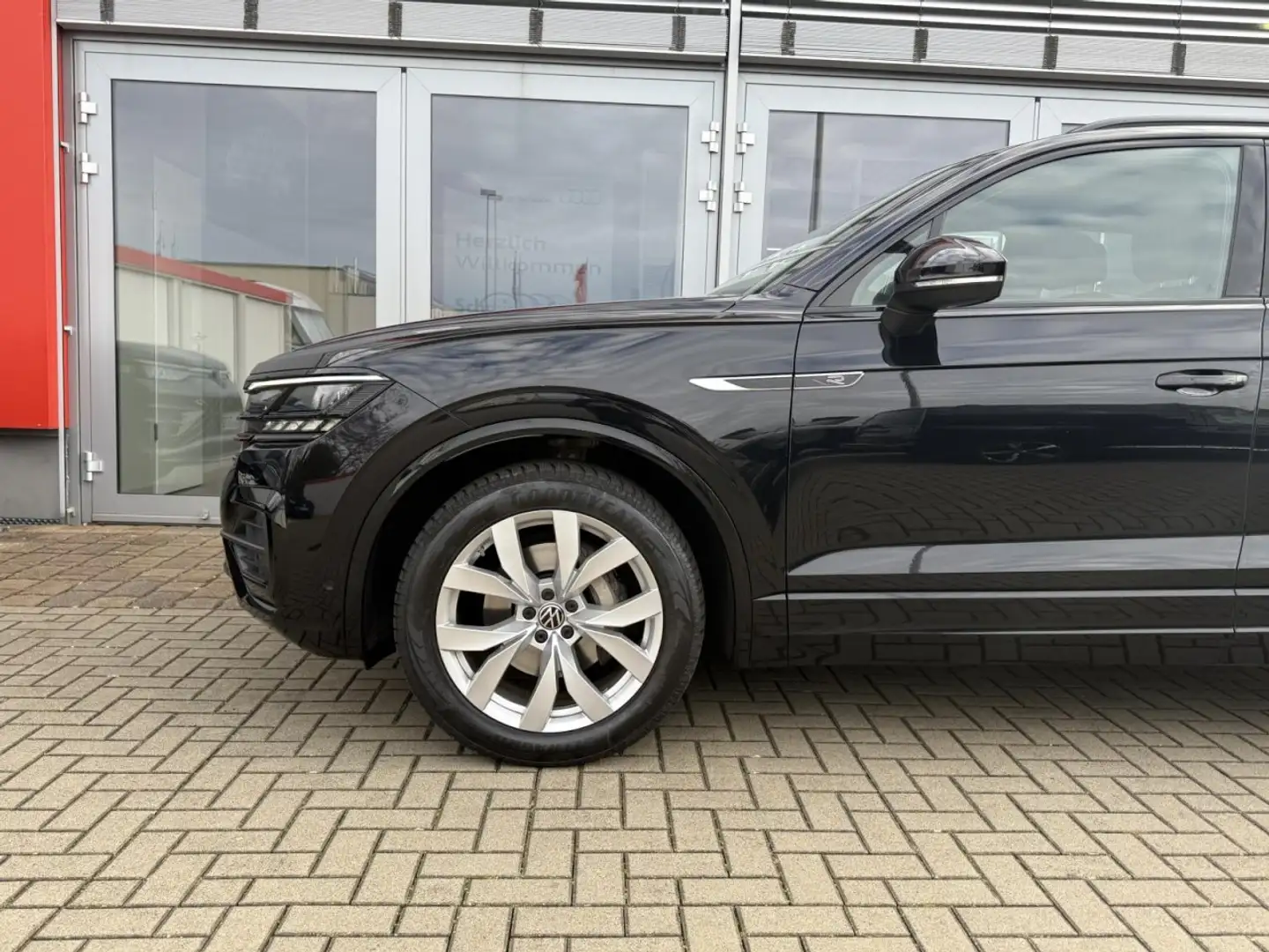 Volkswagen Touareg 3.0 V6 TDI Elegance 4Motion tiptronic Klima Navi Schwarz - 2
