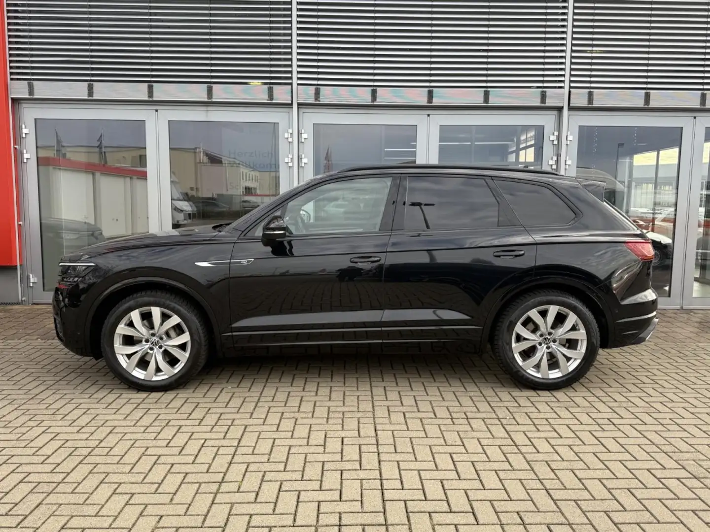 Volkswagen Touareg 3.0 V6 TDI Elegance 4M R-Line STHZ, DACH Klima Schwarz - 2