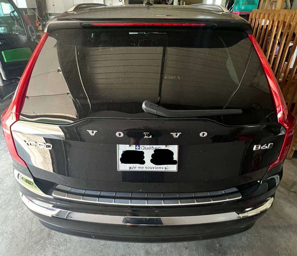 2024 Volvo XC90 Ultimate Bright Theme alt 2