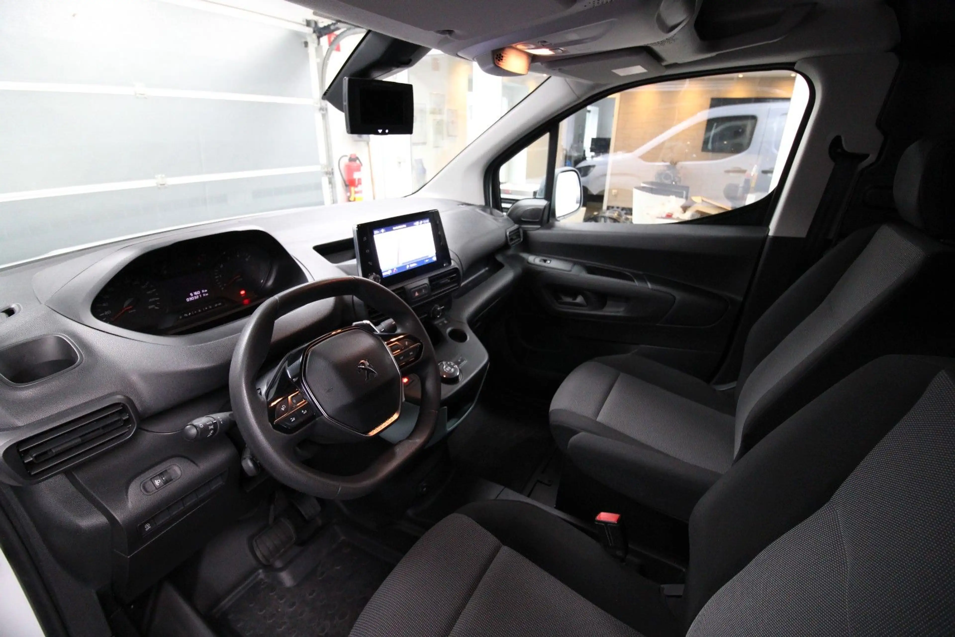 Peugeot Partner Premium L1*AUTOM*CAM*KLIMA*NAVI*PDC*SHZ* — photo 8