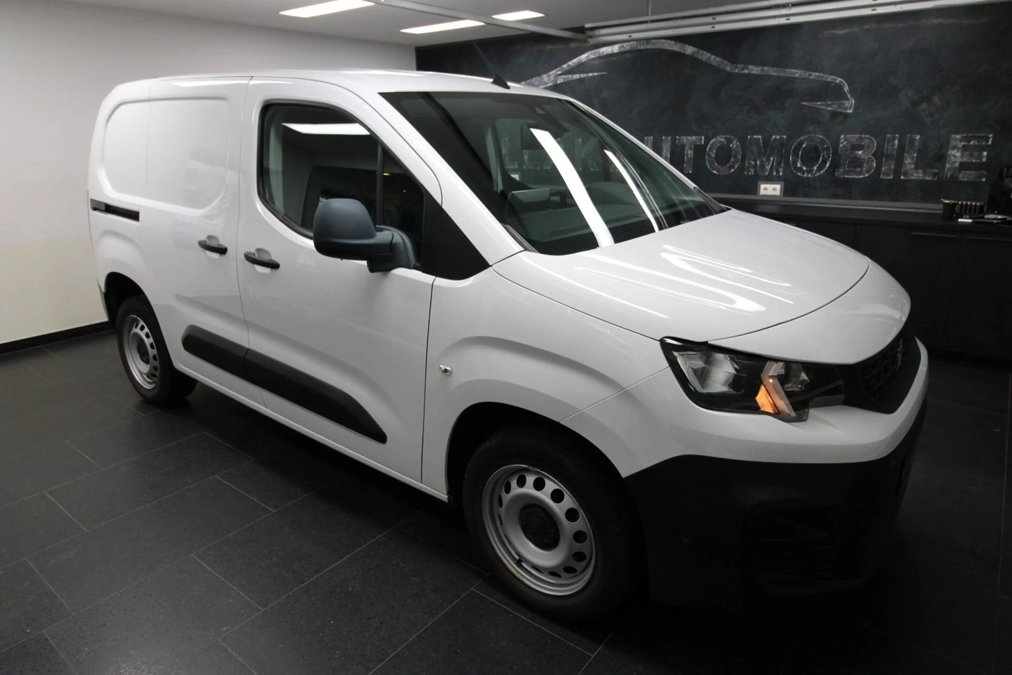 Peugeot Partner Premium L1*AUTOM*CAM*KLIMA*NAVI*PDC*SHZ* — photo 3