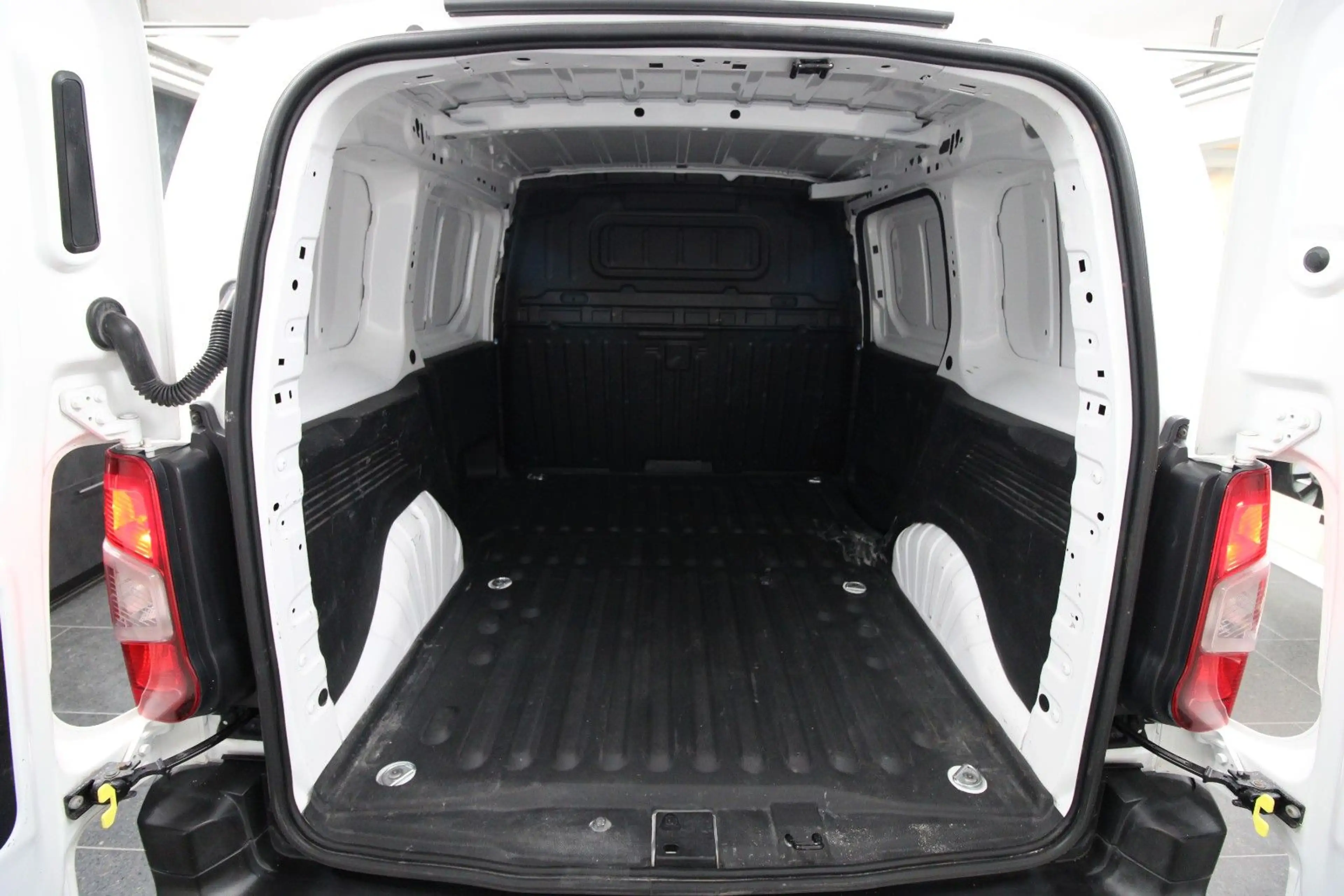 Peugeot Partner Premium L1*AUTOM*CAM*KLIMA*NAVI*PDC*SHZ* — photo 11