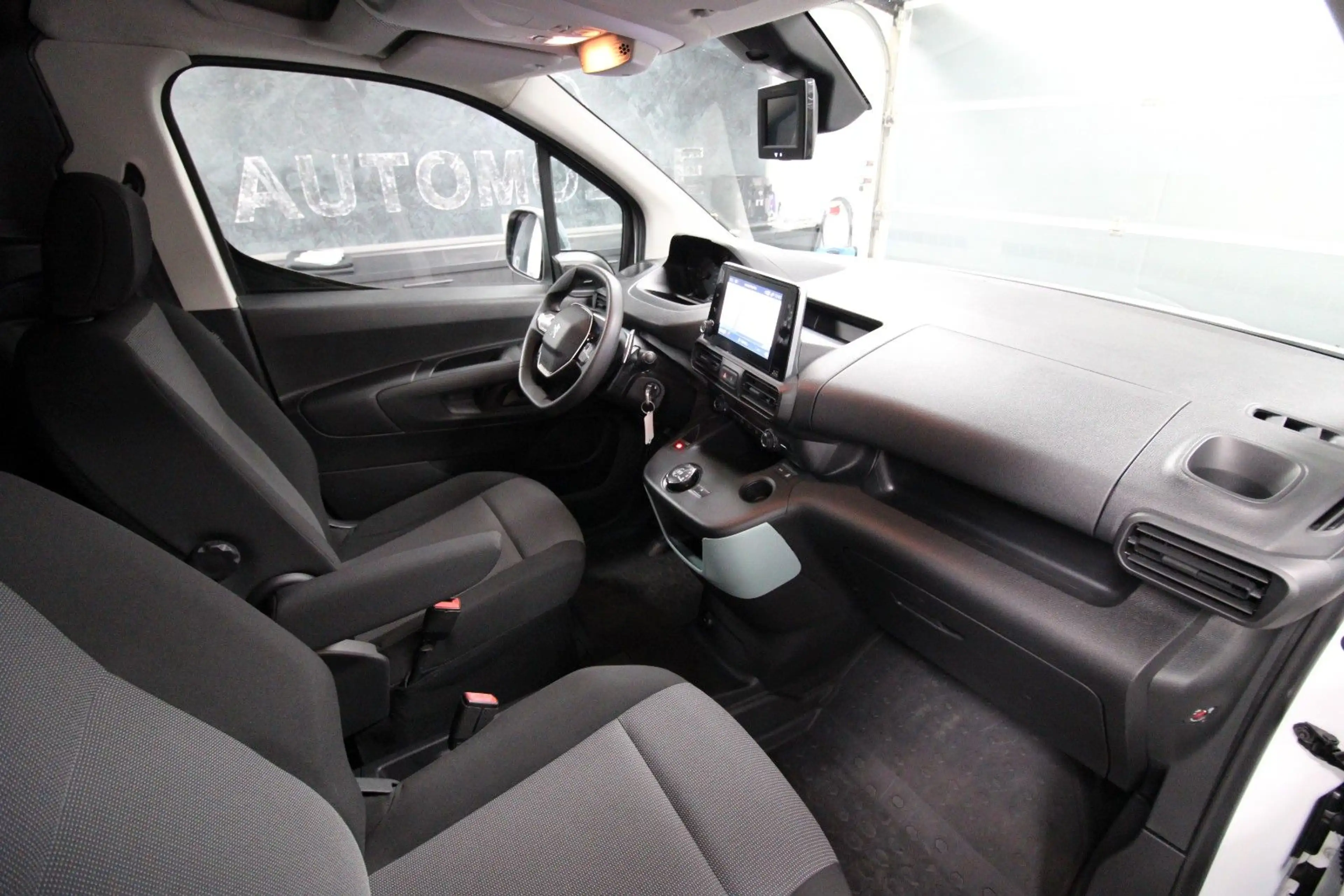 Peugeot Partner Premium L1*AUTOM*CAM*KLIMA*NAVI*PDC*SHZ* — photo 9