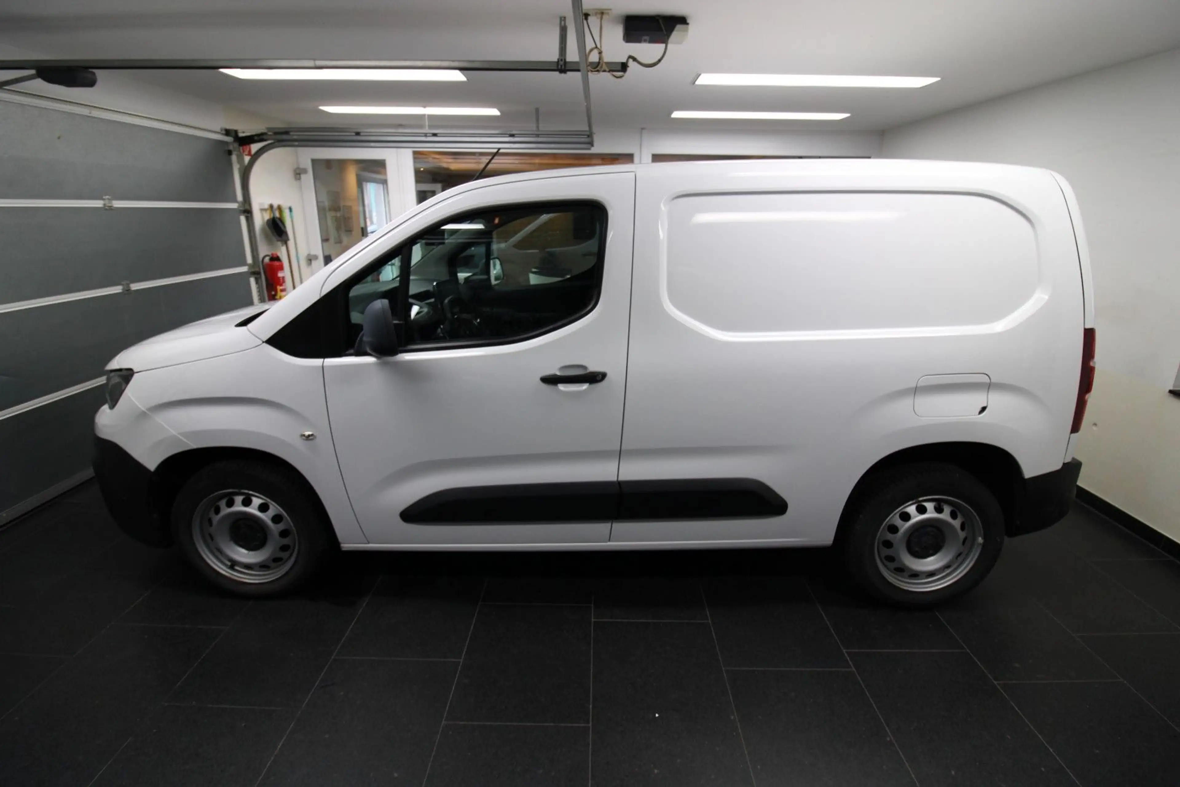 Peugeot Partner Premium L1*AUTOM*CAM*KLIMA*NAVI*PDC*SHZ* — photo 4
