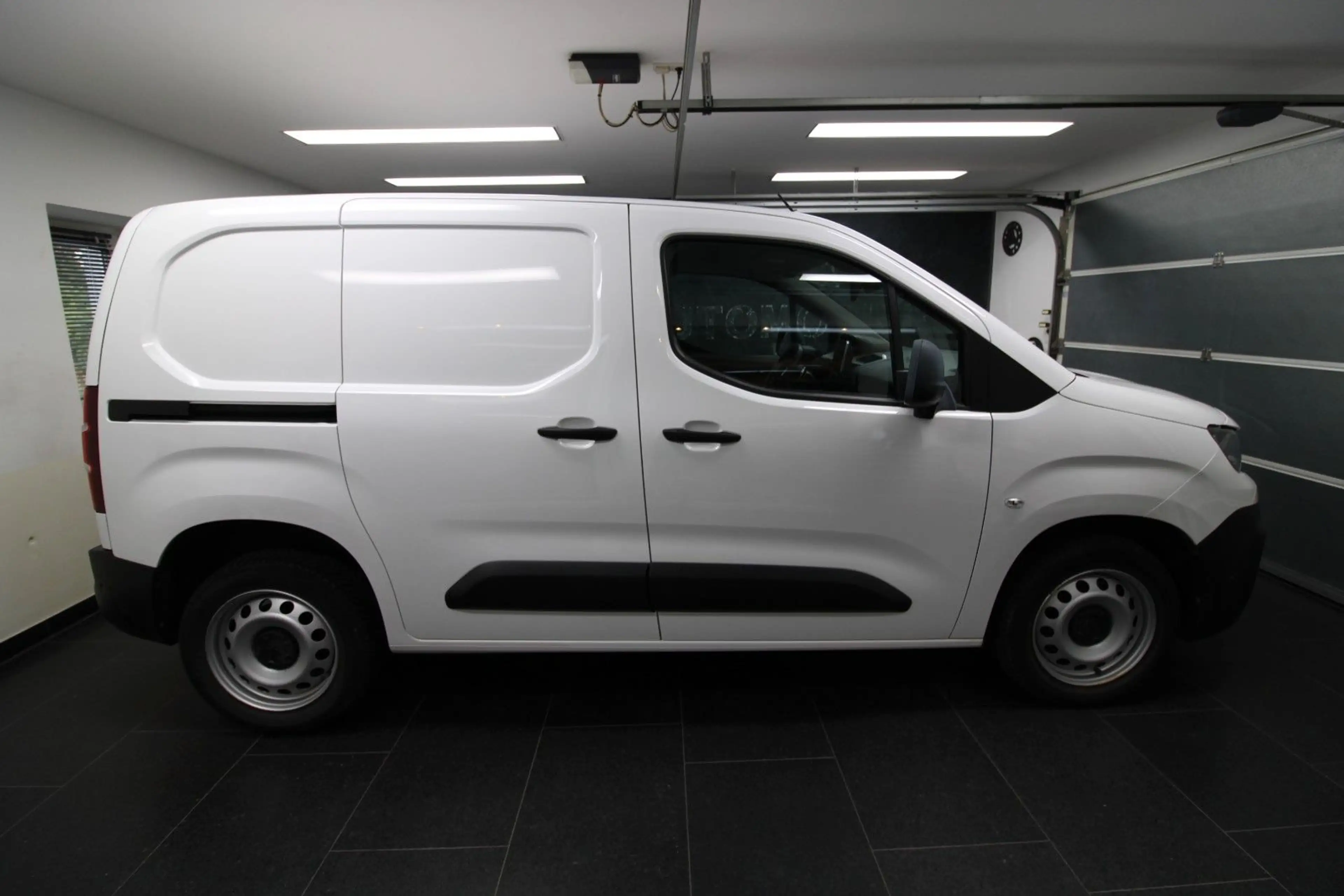 Peugeot Partner Premium L1*AUTOM*CAM*KLIMA*NAVI*PDC*SHZ* — photo 5