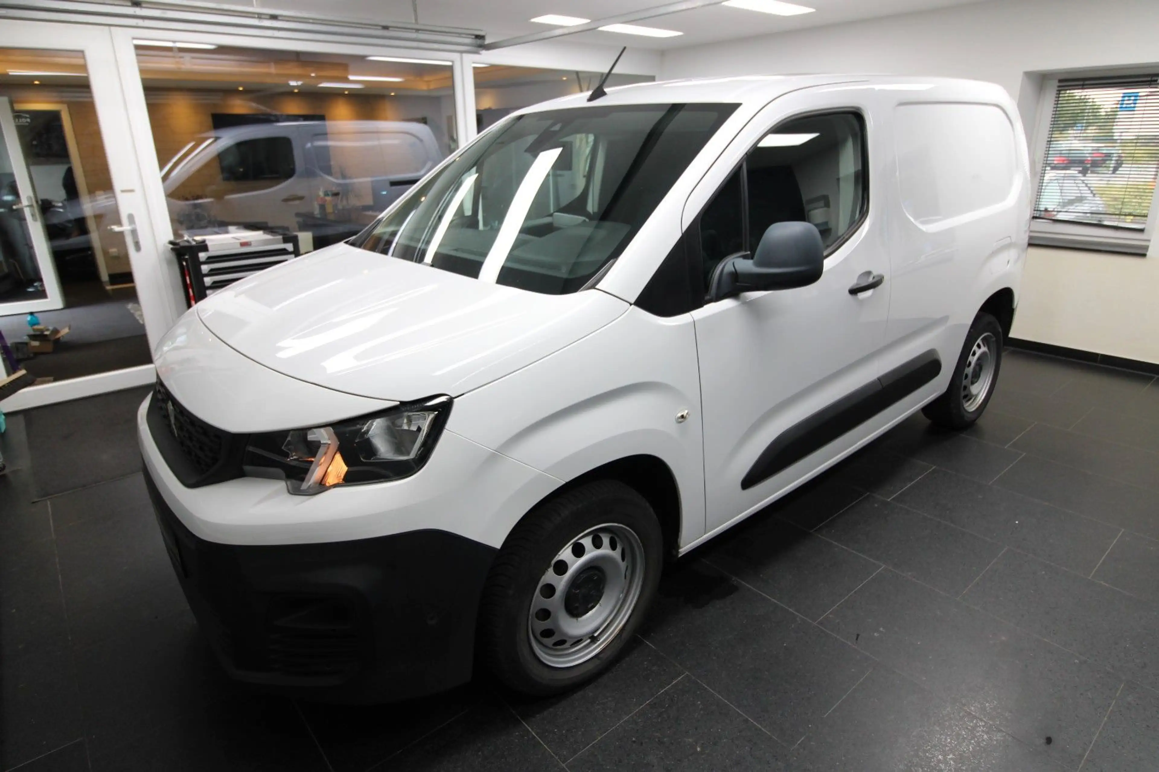 Peugeot Partner Premium L1*AUTOM*CAM*KLIMA*NAVI*PDC*SHZ* — photo 2