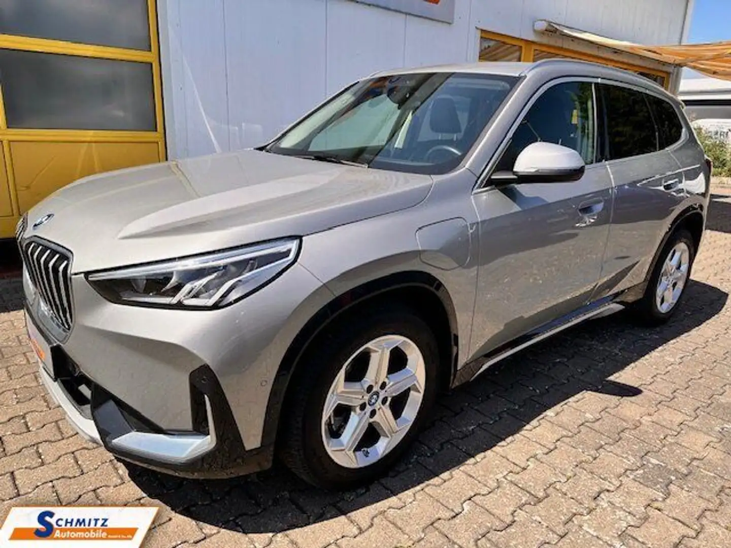 BMW X1 30e xDrive xLine Navi/R-Cam/ACC/LED/Leder/PDC Plateado - 2