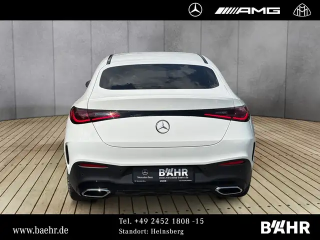 Mercedes-Benz 220 view 8