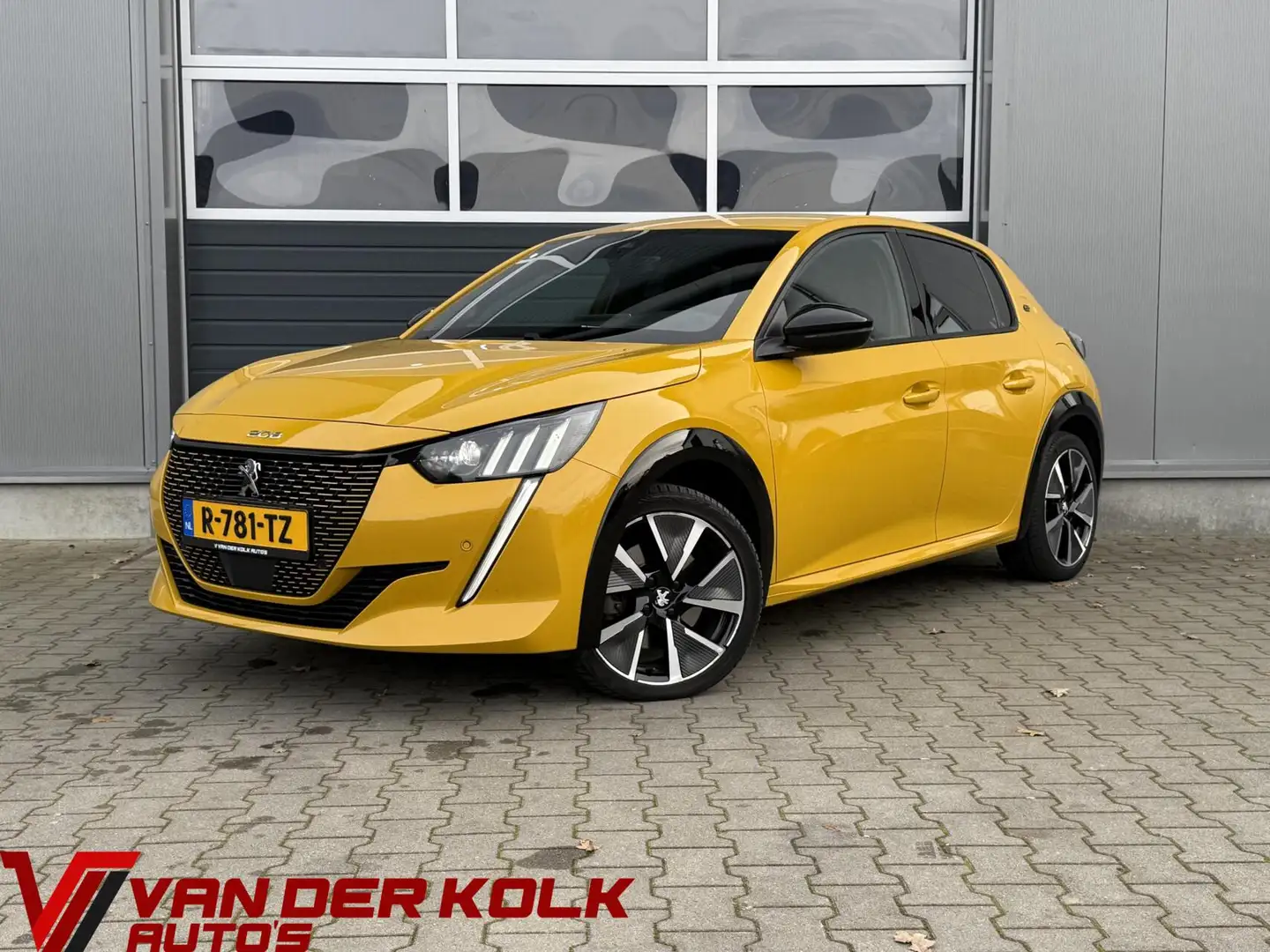 Peugeot e-208 GT-Line 50 kWh CarPlay LED Camera Navigatie Climat Gelb - 1