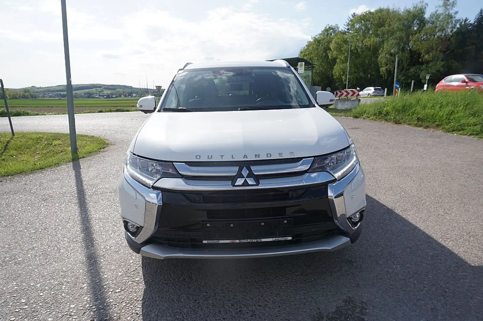 Mitsubishi Outlander 2,2 DI-D Diamond Aut. Weiß - 1