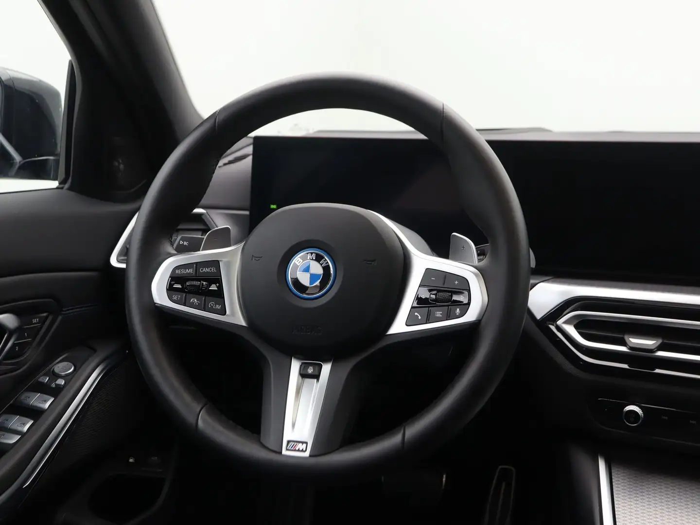 BMW 330 3 Serie Sedan 330e xDrive M Sport Pro Grijs - 2