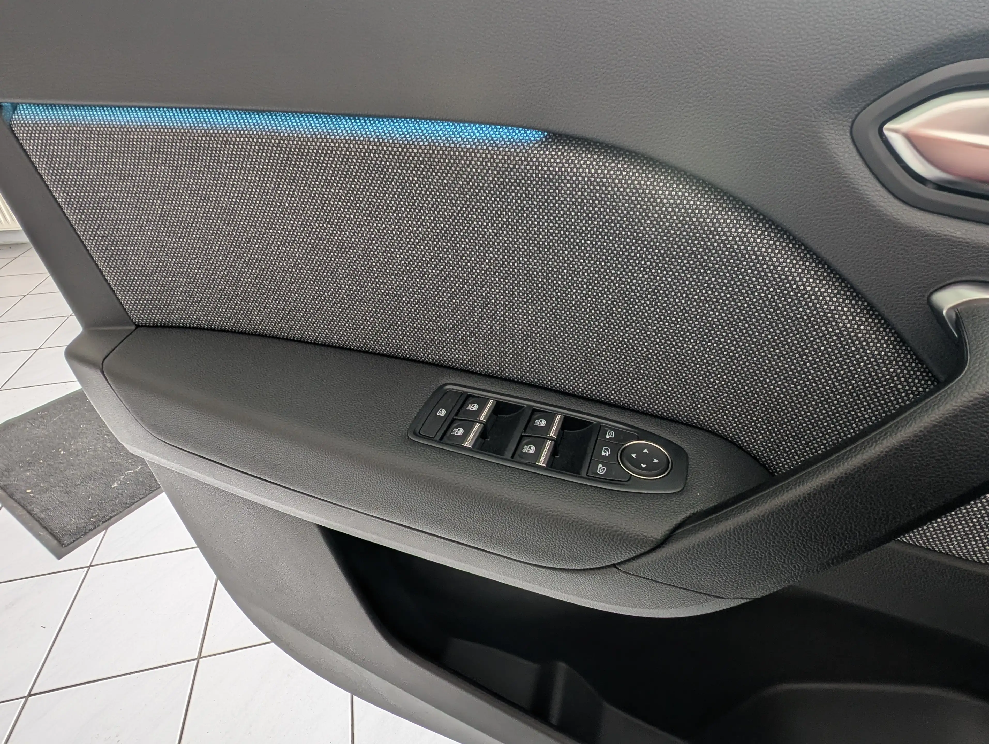 Mitsubishi Grandis 1.8 HEV 116 kW Intro Edition — photo 15