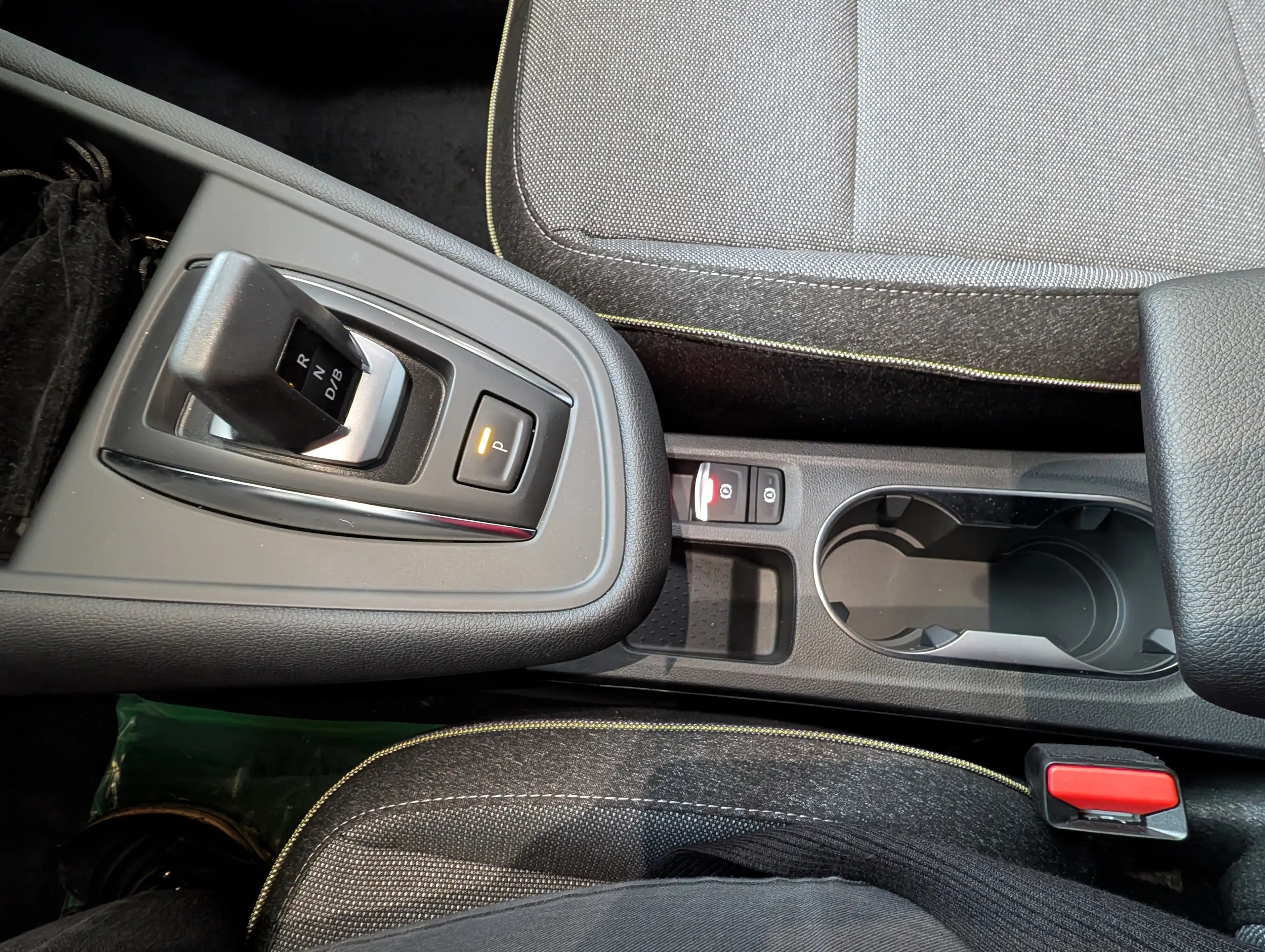Mitsubishi Grandis 1.8 HEV 116 kW Intro Edition — photo 14