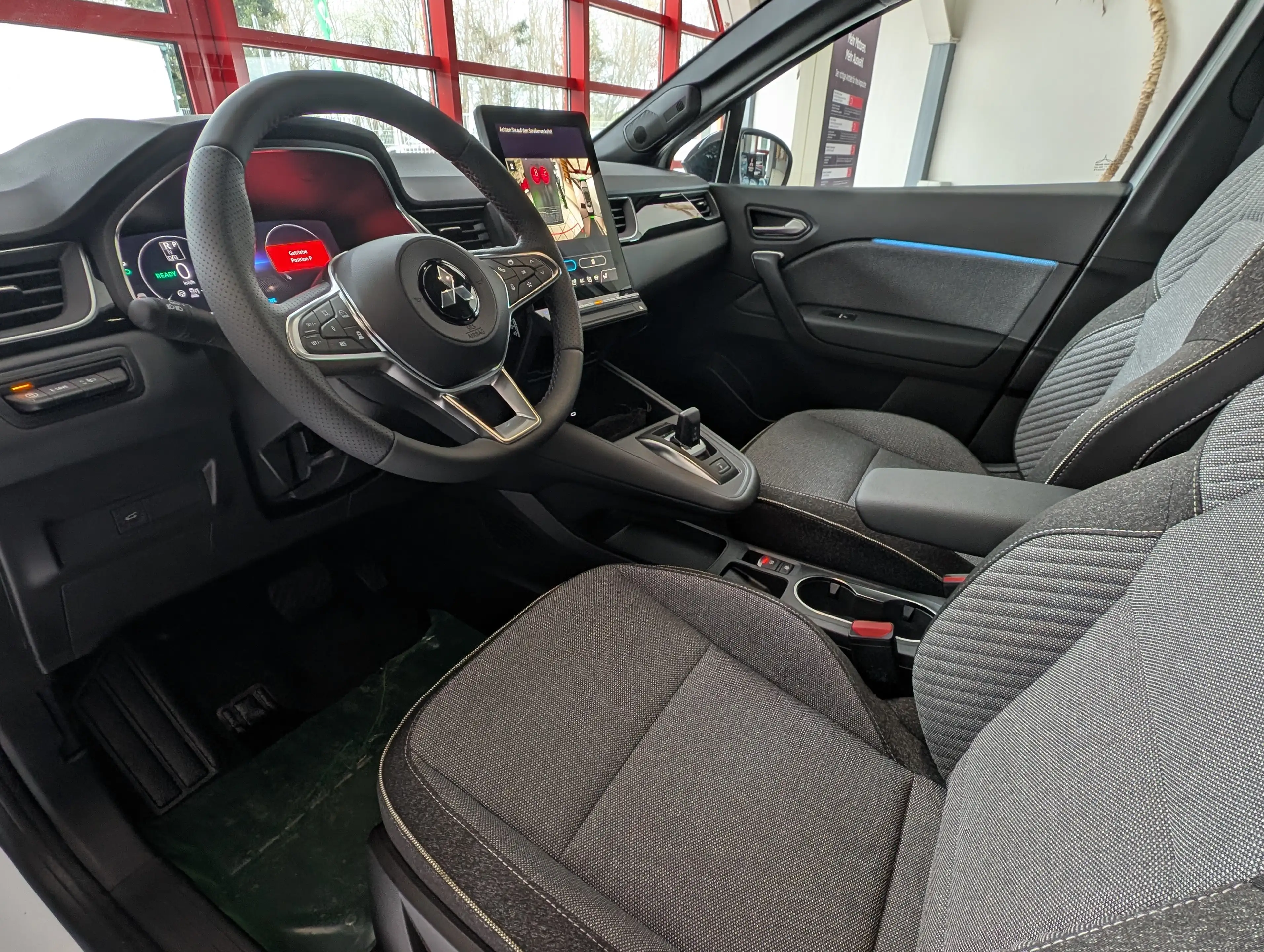 Mitsubishi Grandis 1.8 HEV 116 kW Intro Edition — photo 9
