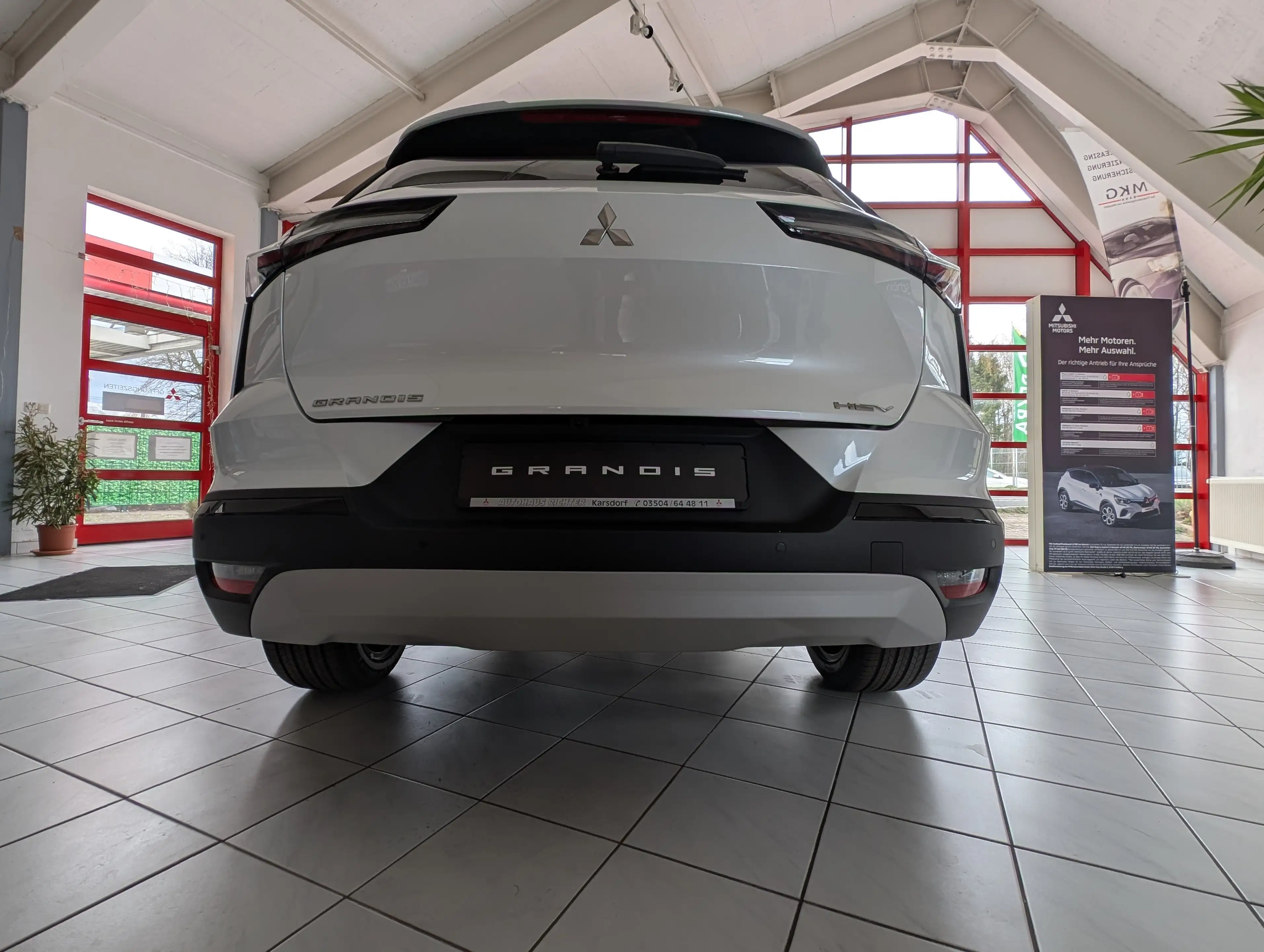 Mitsubishi Grandis 1.8 HEV 116 kW Intro Edition — photo 5