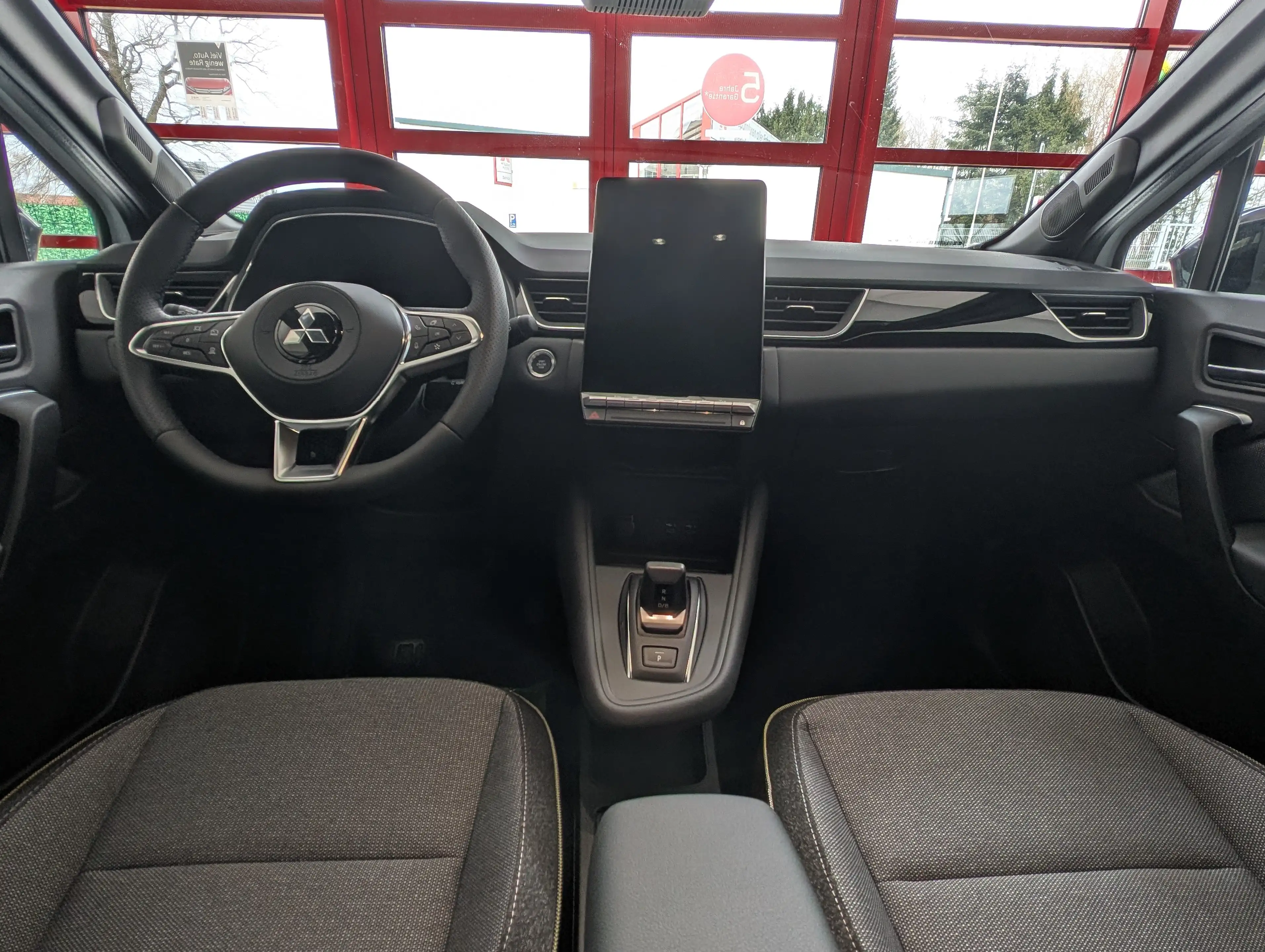 Mitsubishi Grandis 1.8 HEV 116 kW Intro Edition — photo 13
