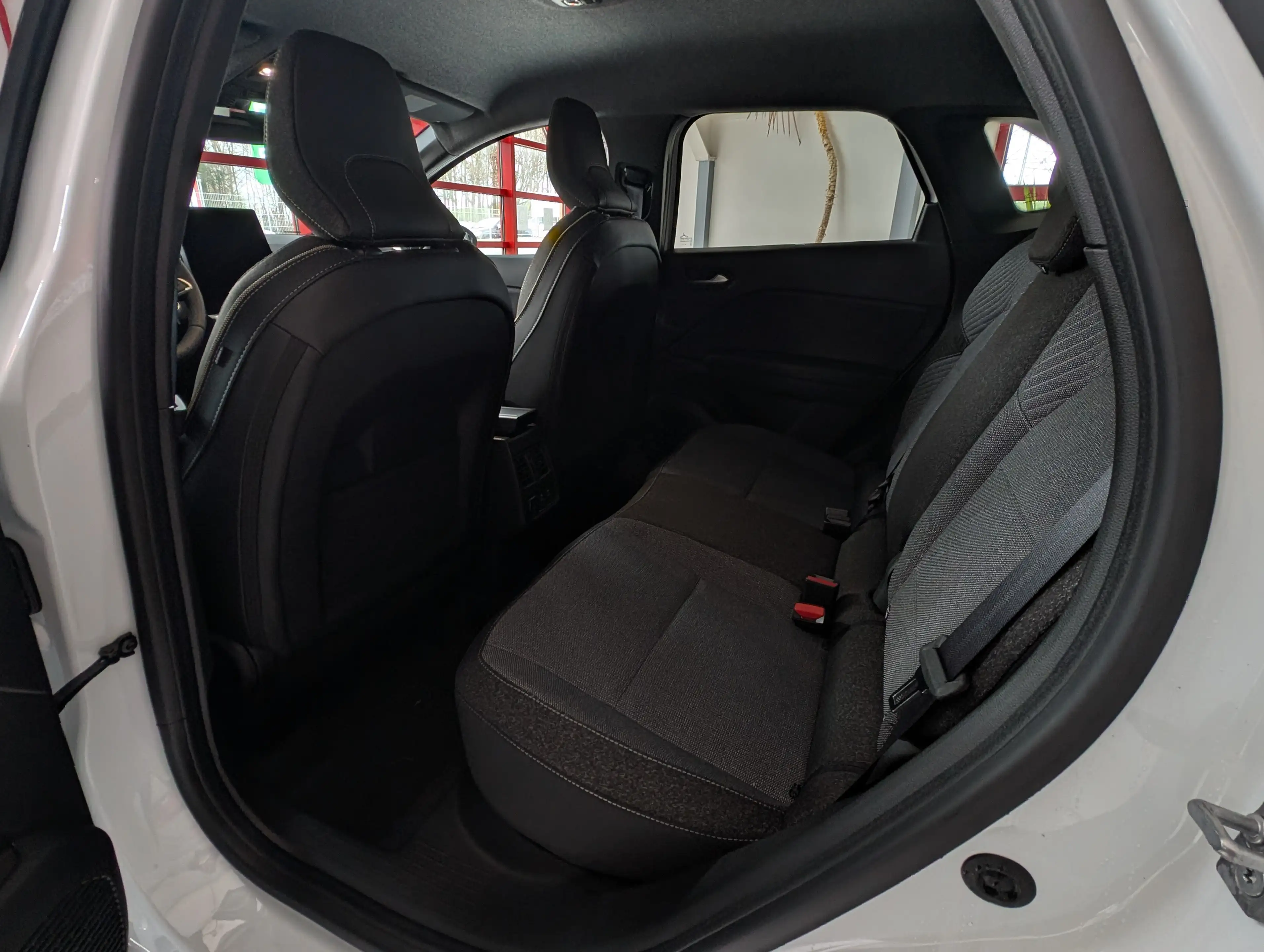 Mitsubishi Grandis 1.8 HEV 116 kW Intro Edition — photo 8