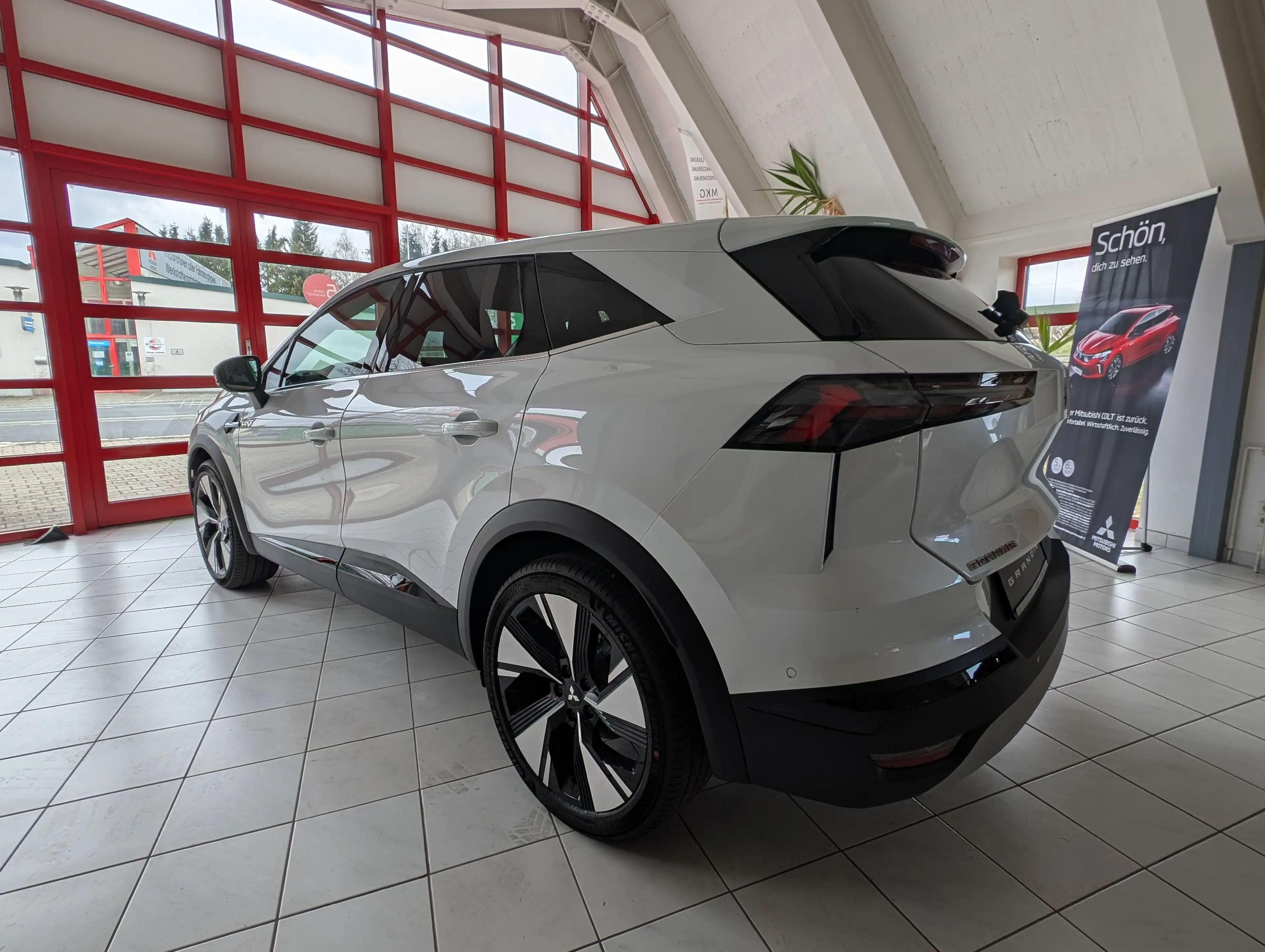 Mitsubishi Grandis 1.8 HEV 116 kW Intro Edition — photo 6