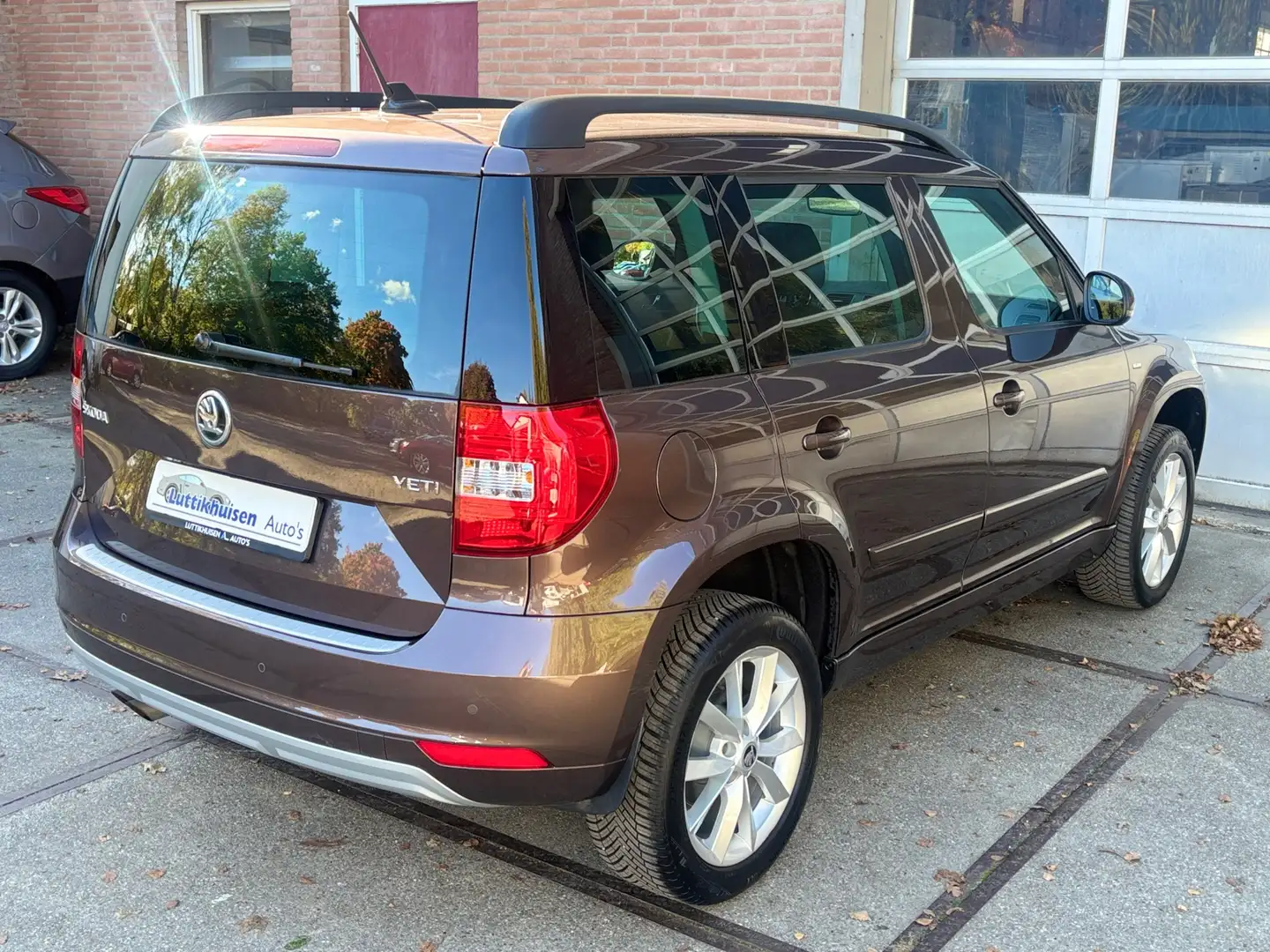 Skoda Yeti Outdoor 1.4 TSI 125pk Drive Automaat,Xenon,Navi,Cl Bruin - 2