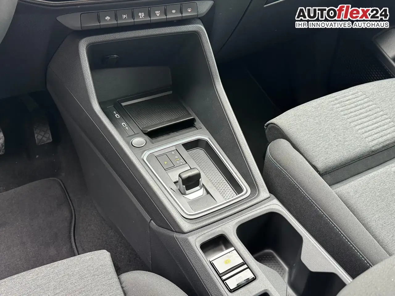 Ford Grand Tourneo Active 2,0 TDCI L2 7 Sitzer 2Zoklima Anhängerku... 16