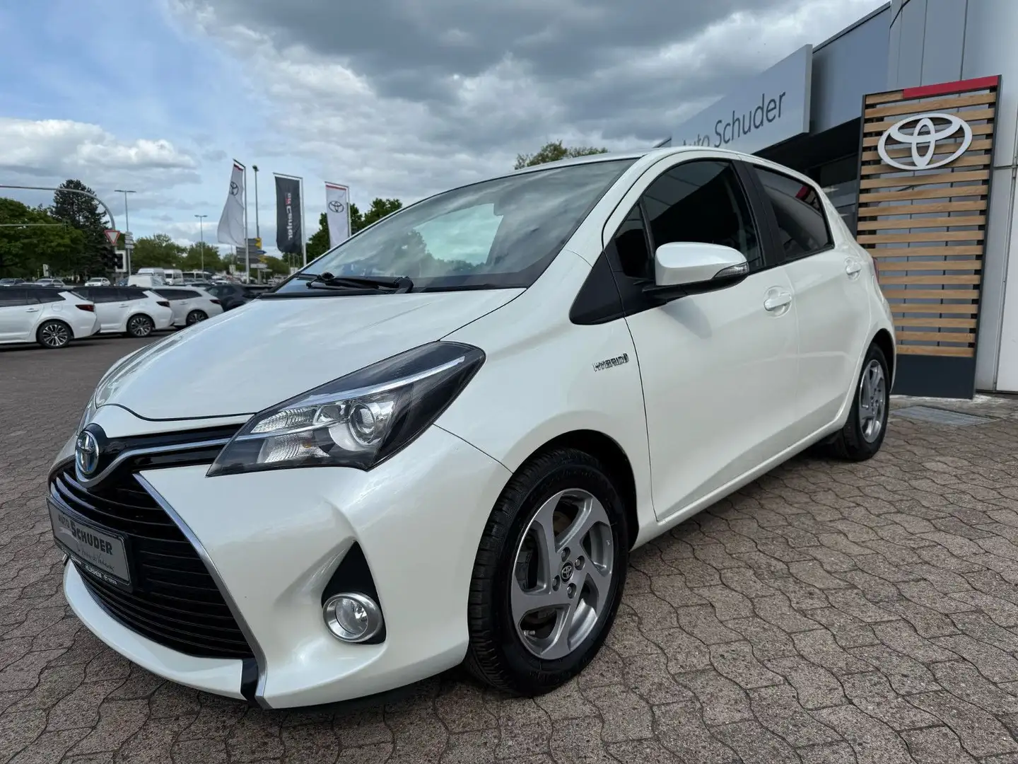 Toyota Yaris Comfort Hybrid Weiß - 1