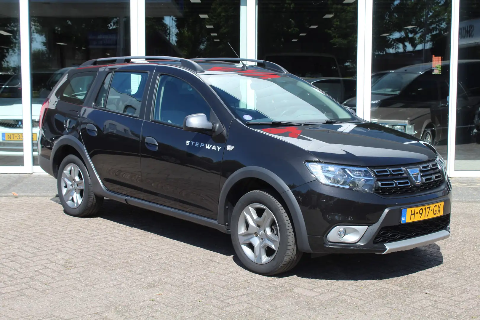 Dacia Logan MCV 0.9 TCe Stepway//Navi//Camera!! Zwart - 2