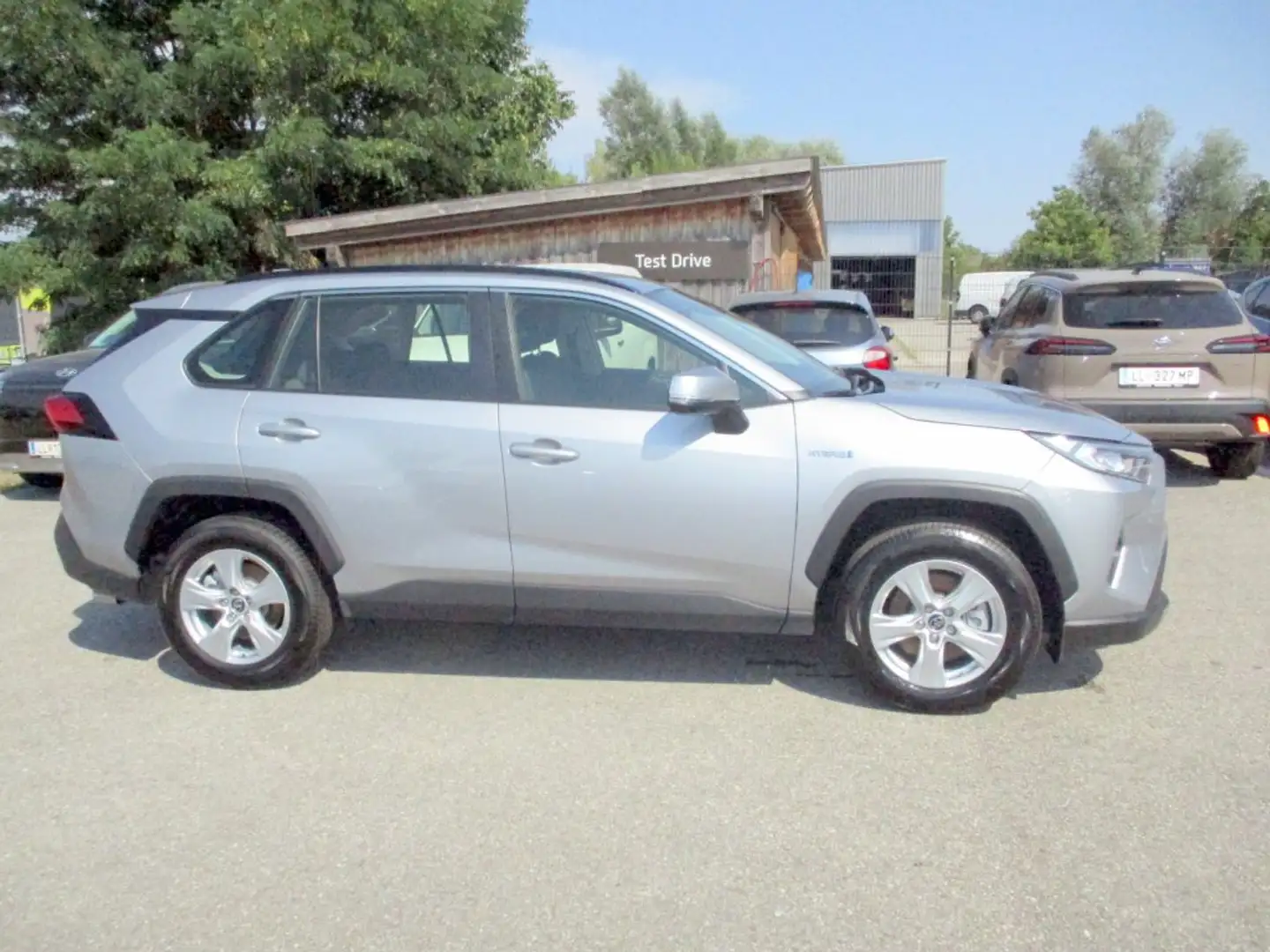 Toyota RAV 4 2,5 4WD HSD Active + DAP Silber - 2