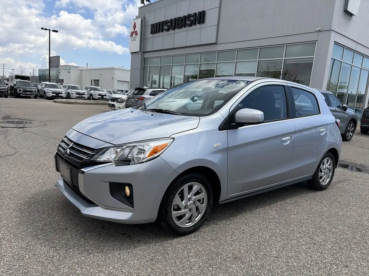 Mitsubishi Mirage снимка Mitsubishi Mirage