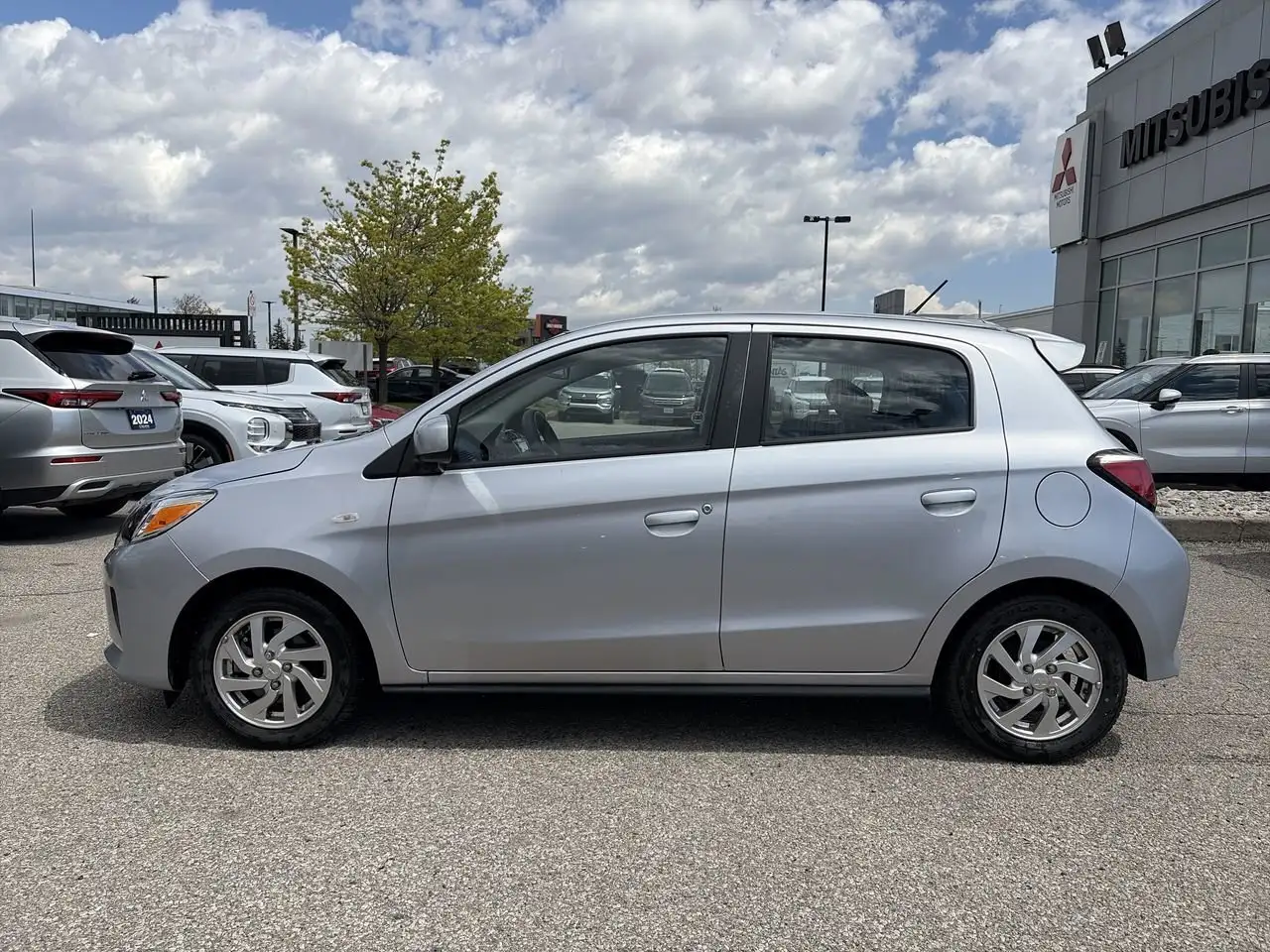 Mitsubishi Mirage снимка Mitsubishi Mirage